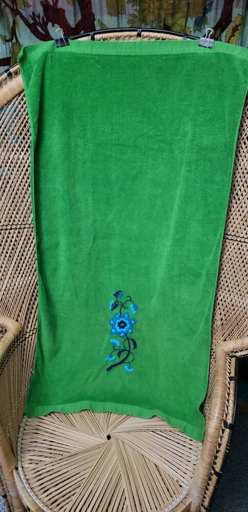 60s Green Bath Towel with Crewel Blue Flower by Stevens Utica by Stevens Utica - Image 2