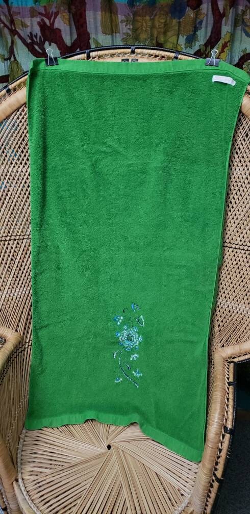 60s Green Bath Towel with Crewel Blue Flower by Stevens Utica by Stevens Utica - Image 6