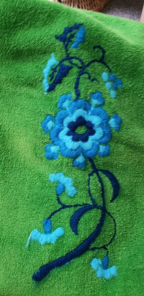 60s Green Bath Towel with Crewel Blue Flower by Stevens Utica by Stevens Utica - Image 7
