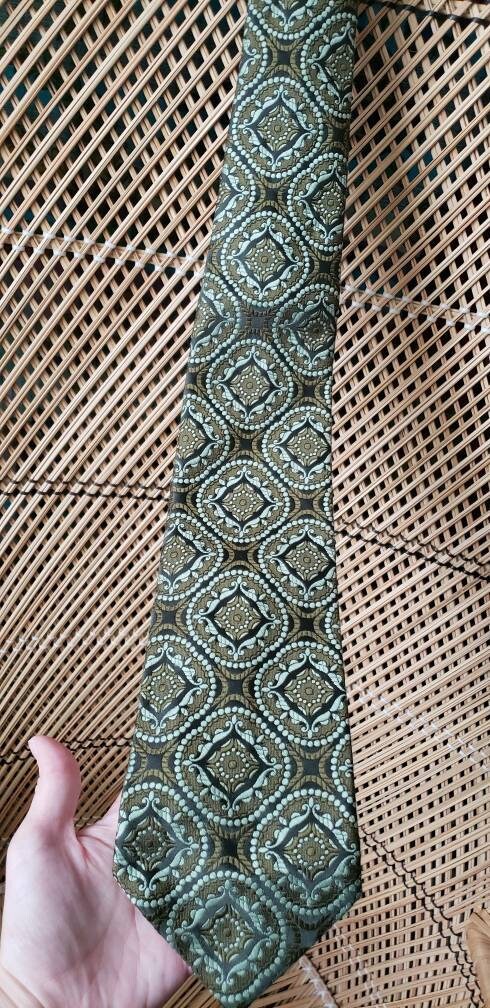60s Green Don Loper Necktie Vintage Tie by Don Loper of California Varying Shades of Green Necktie Green Tie by Don Loper Of California - Image 6