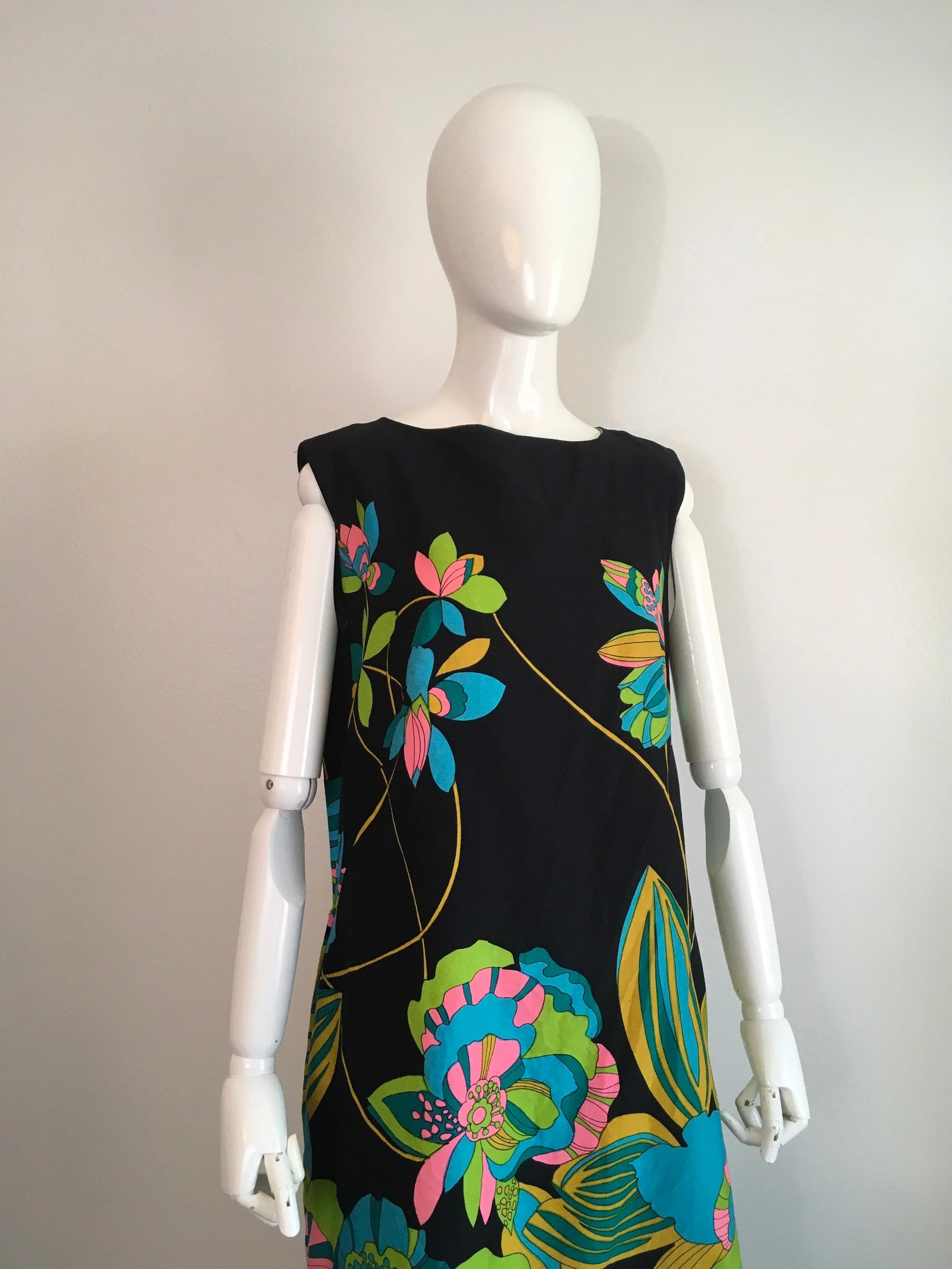 60's Hawaiian Floral Border Print Shift Dress by Alice Polynesian Fashions - Image 4