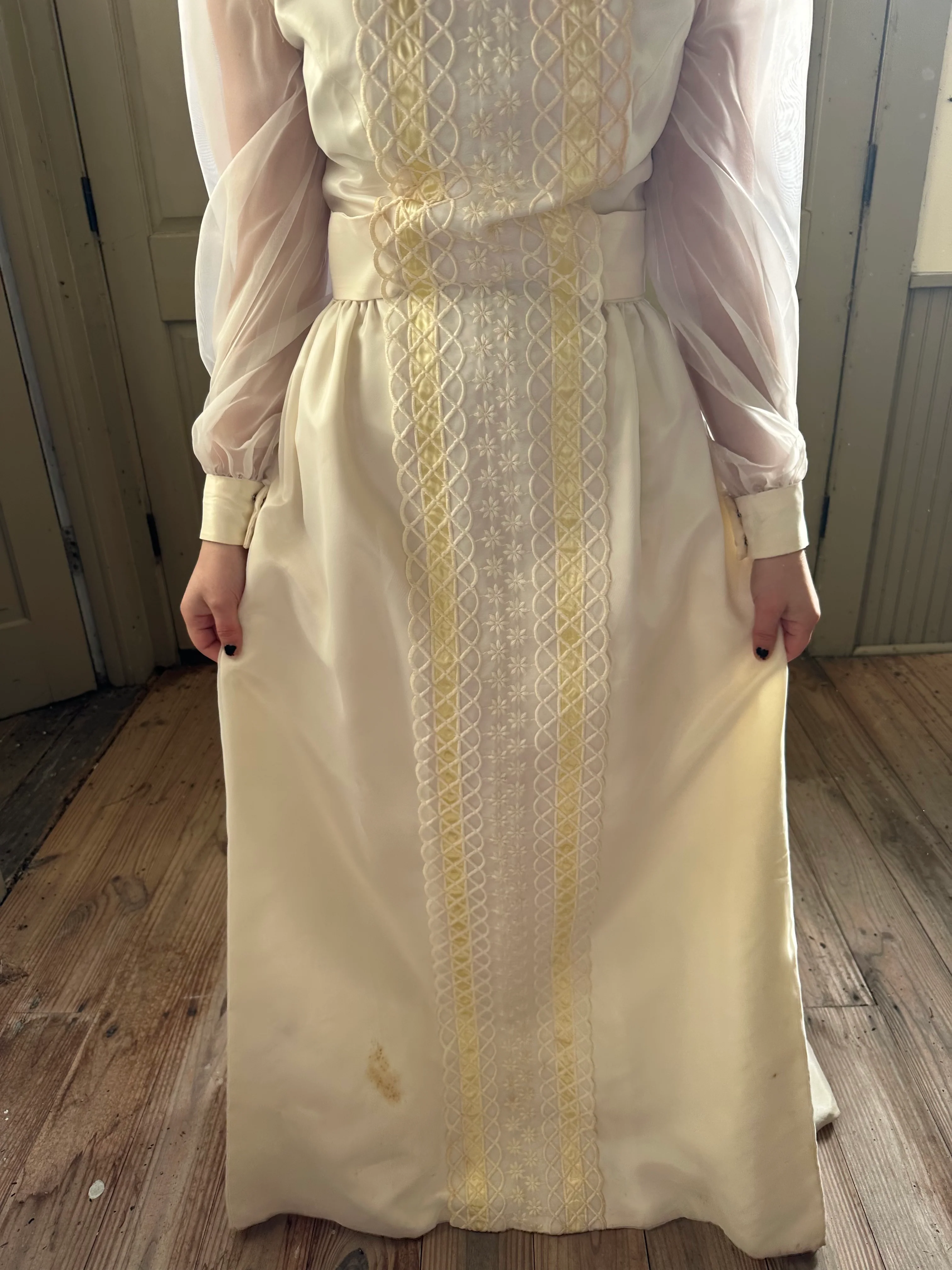 60s High Neck Floral Detailed Ivory Wedding Dress - Image 4