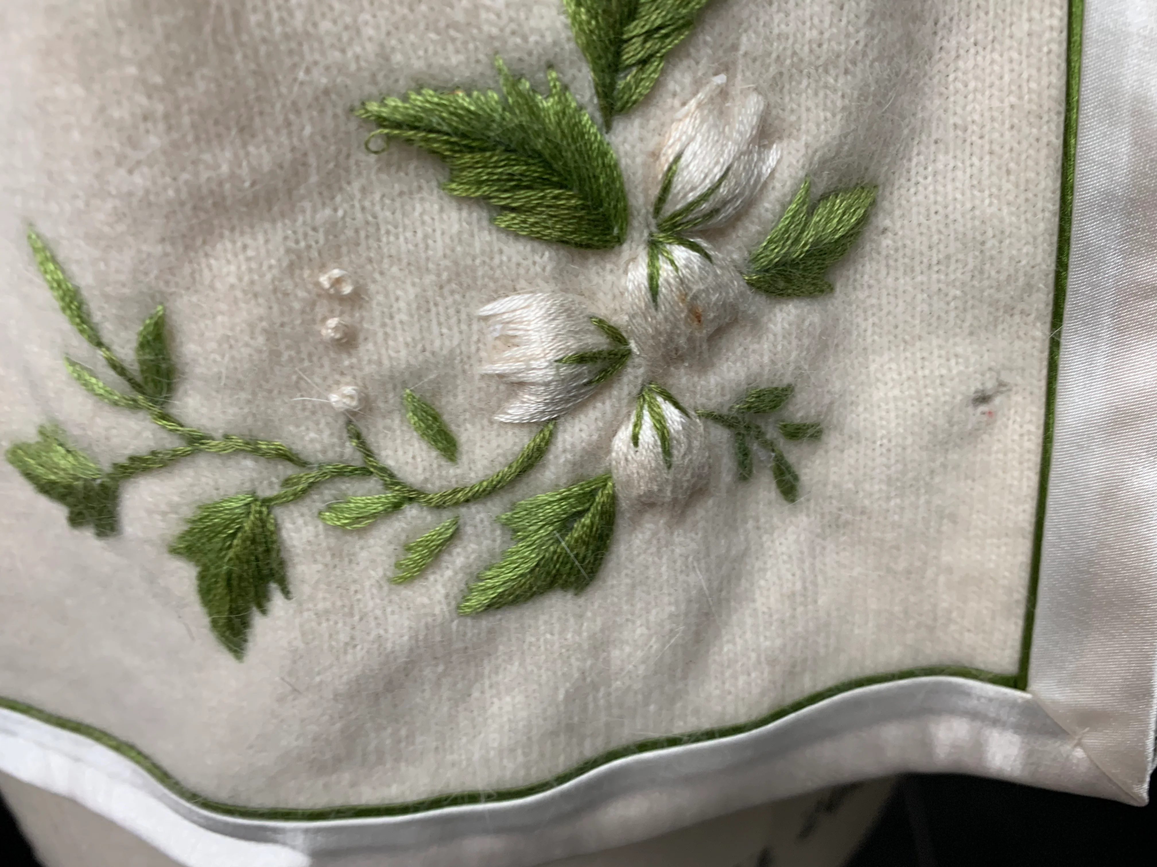 60s Ivory Sweater Ivory And Green Embroidered Flowers - Image 9