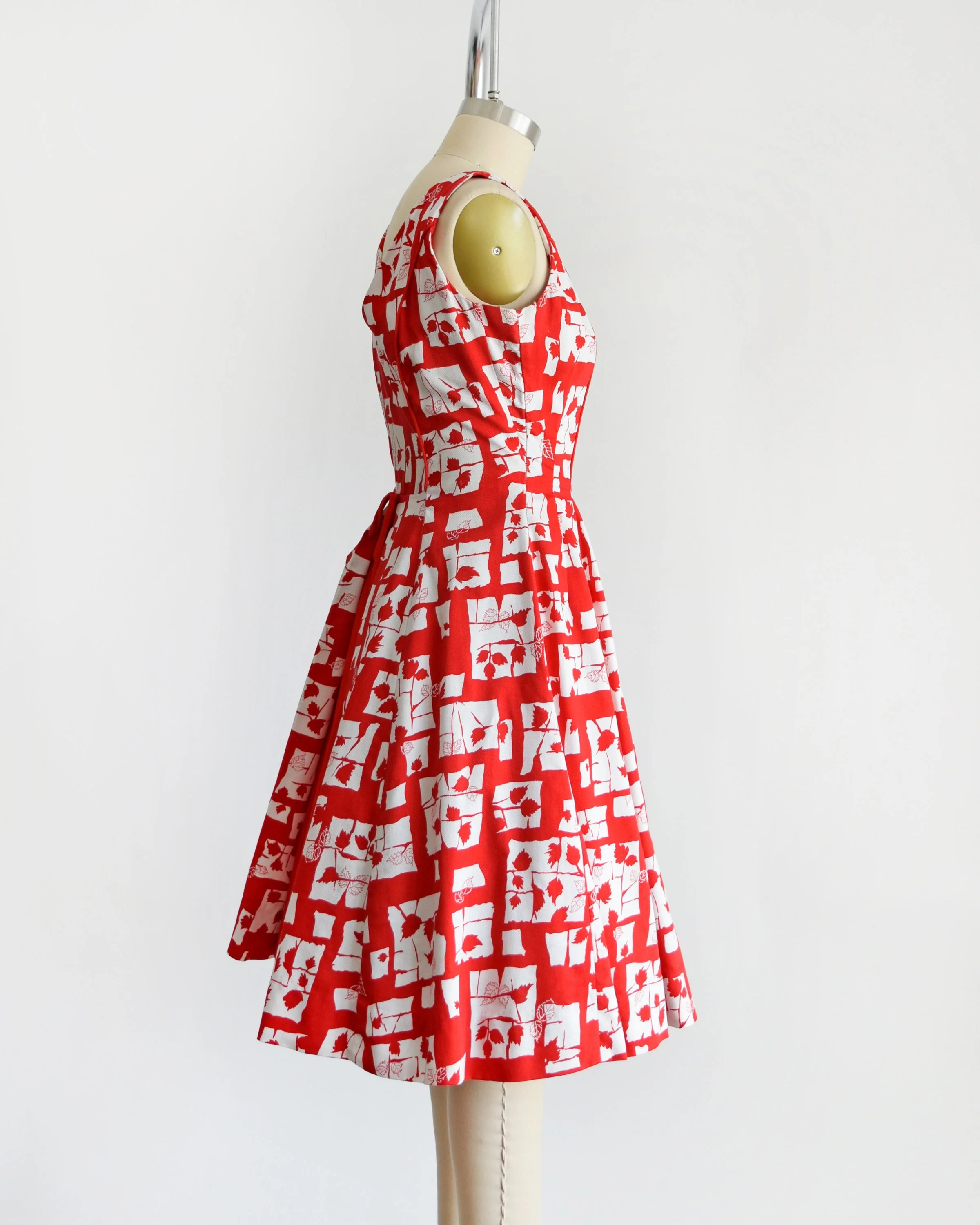 60s Leaf Print Dress Vintage 60s Dress, Red and White Cotton Piqué Bobbie Brooks Dress, Small - Image 4