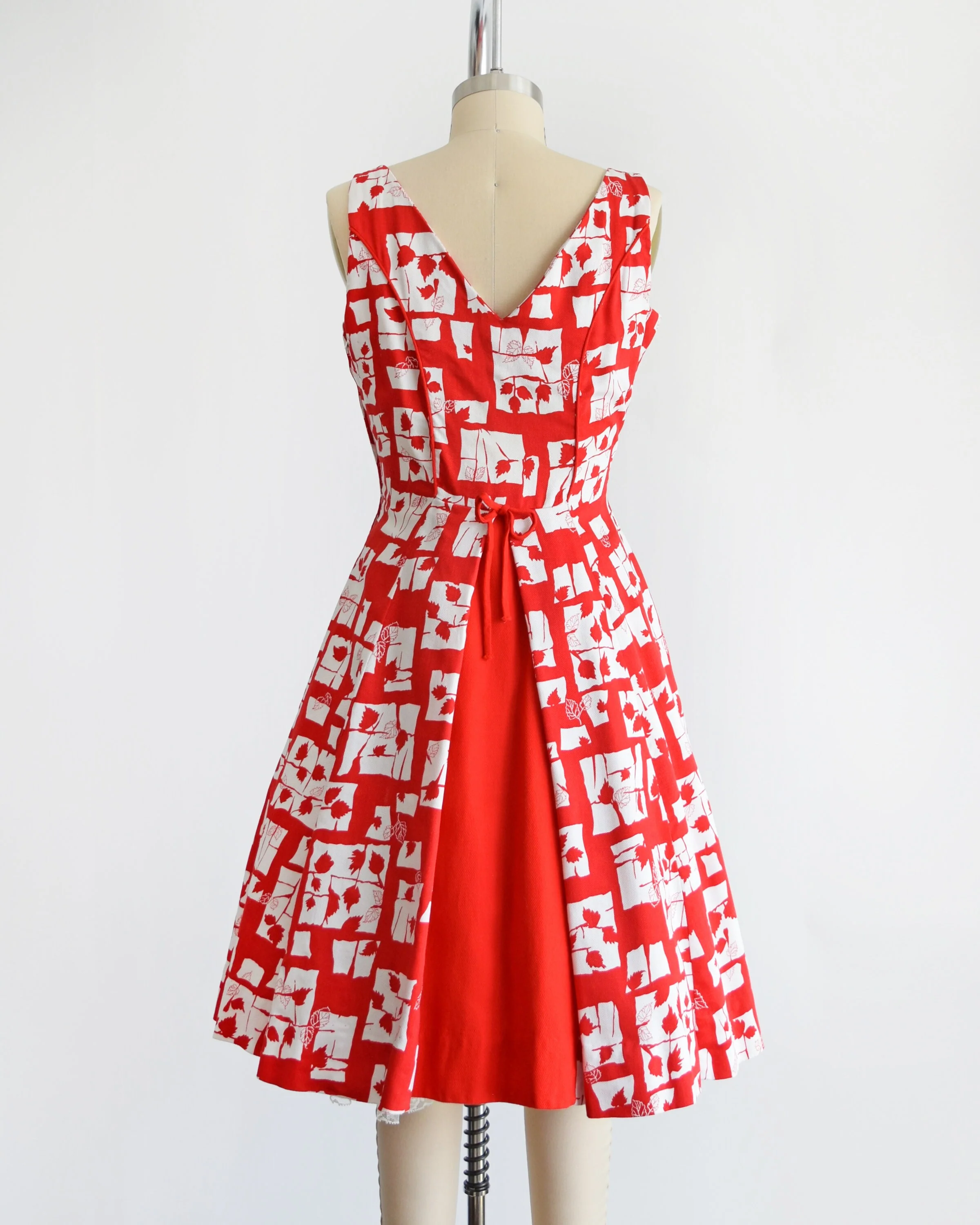 60s Leaf Print Dress Vintage 60s Dress, Red and White Cotton Piqué Bobbie Brooks Dress, Small - Image 5