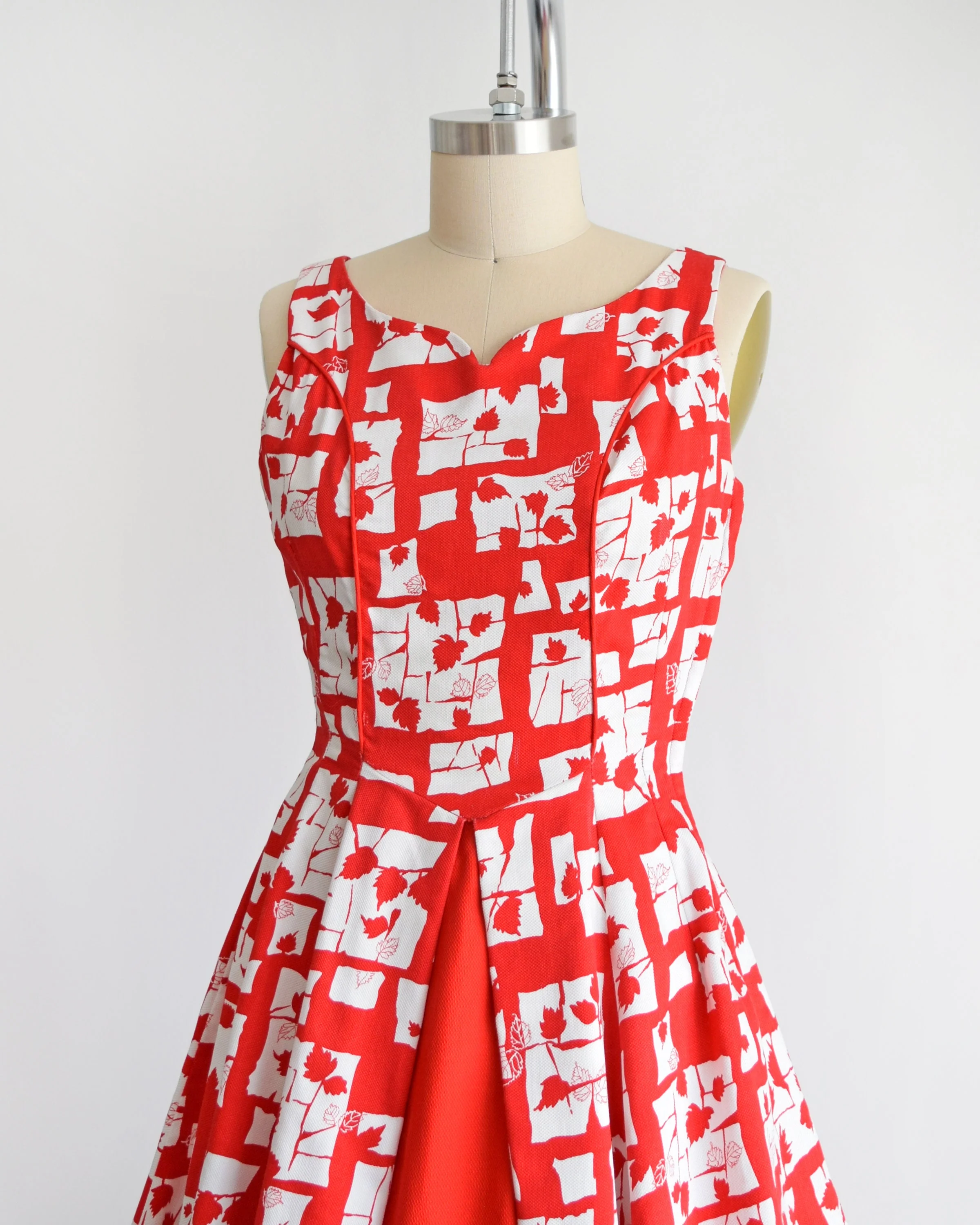 60s Leaf Print Dress Vintage 60s Dress, Red and White Cotton Piqué Bobbie Brooks Dress, Small - Image 6