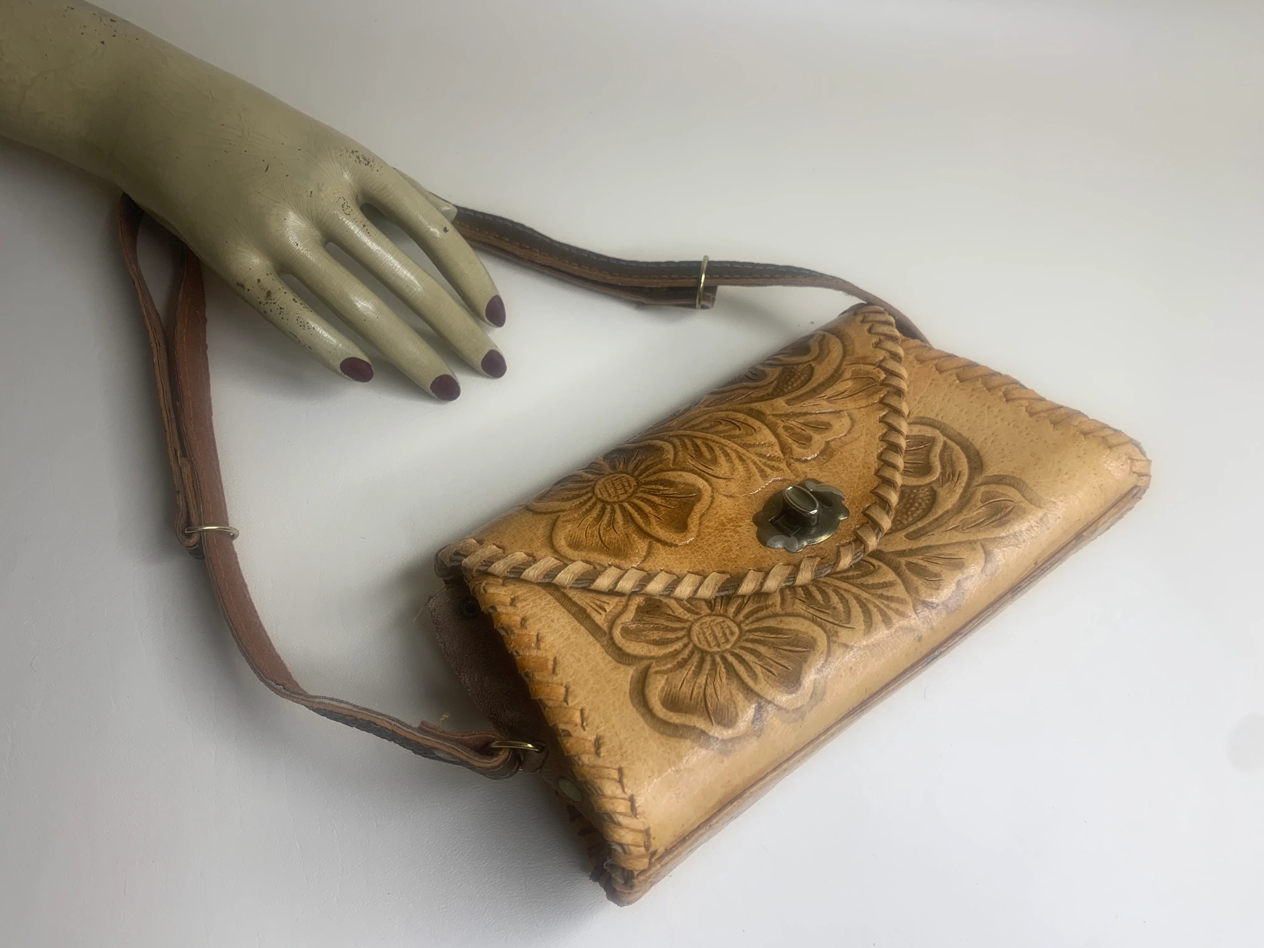 60s Mexican Made Tooled Leather Shoulder Bag - Image 3