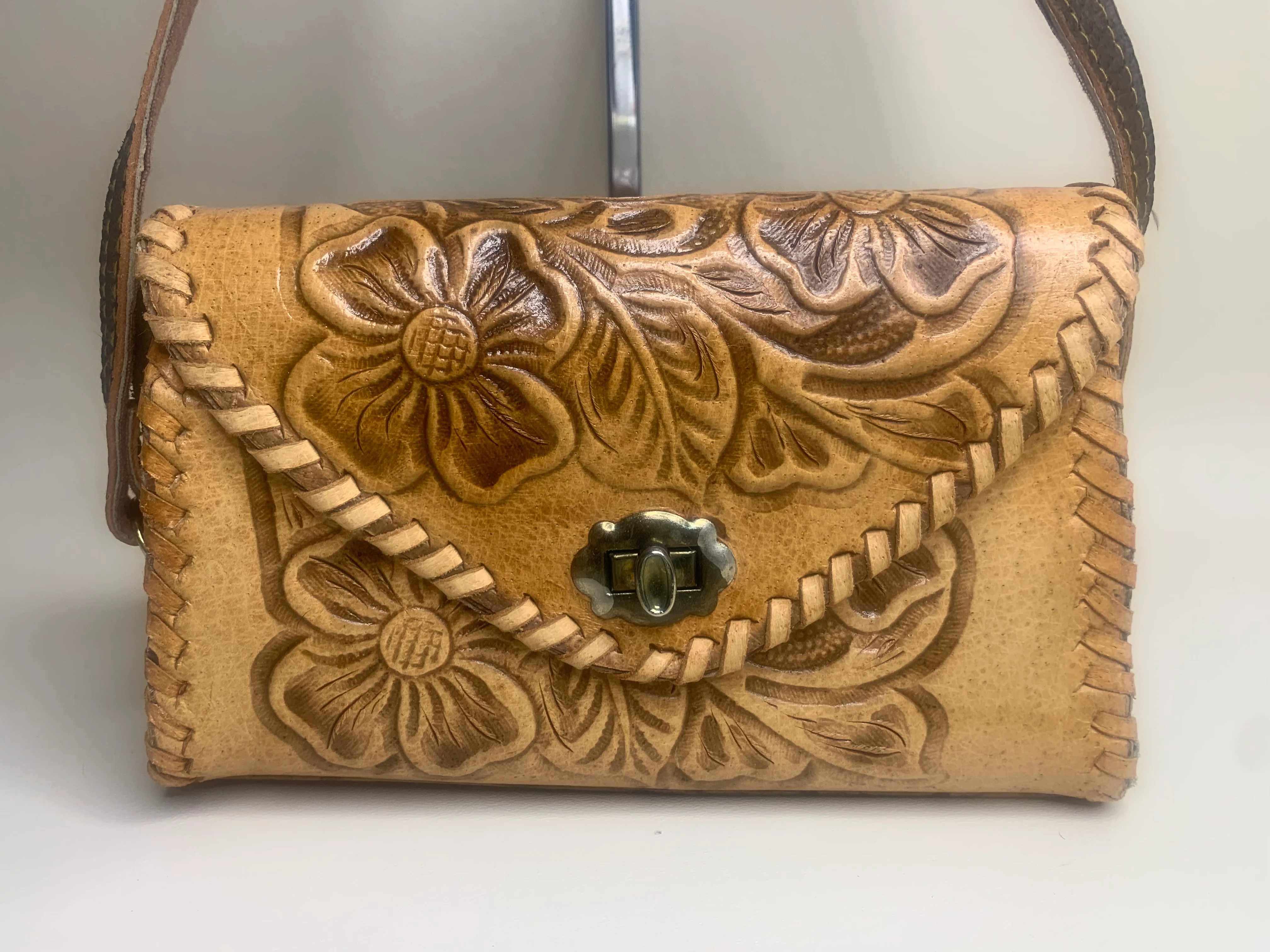 60s Mexican Made Tooled Leather Shoulder Bag - Image 4