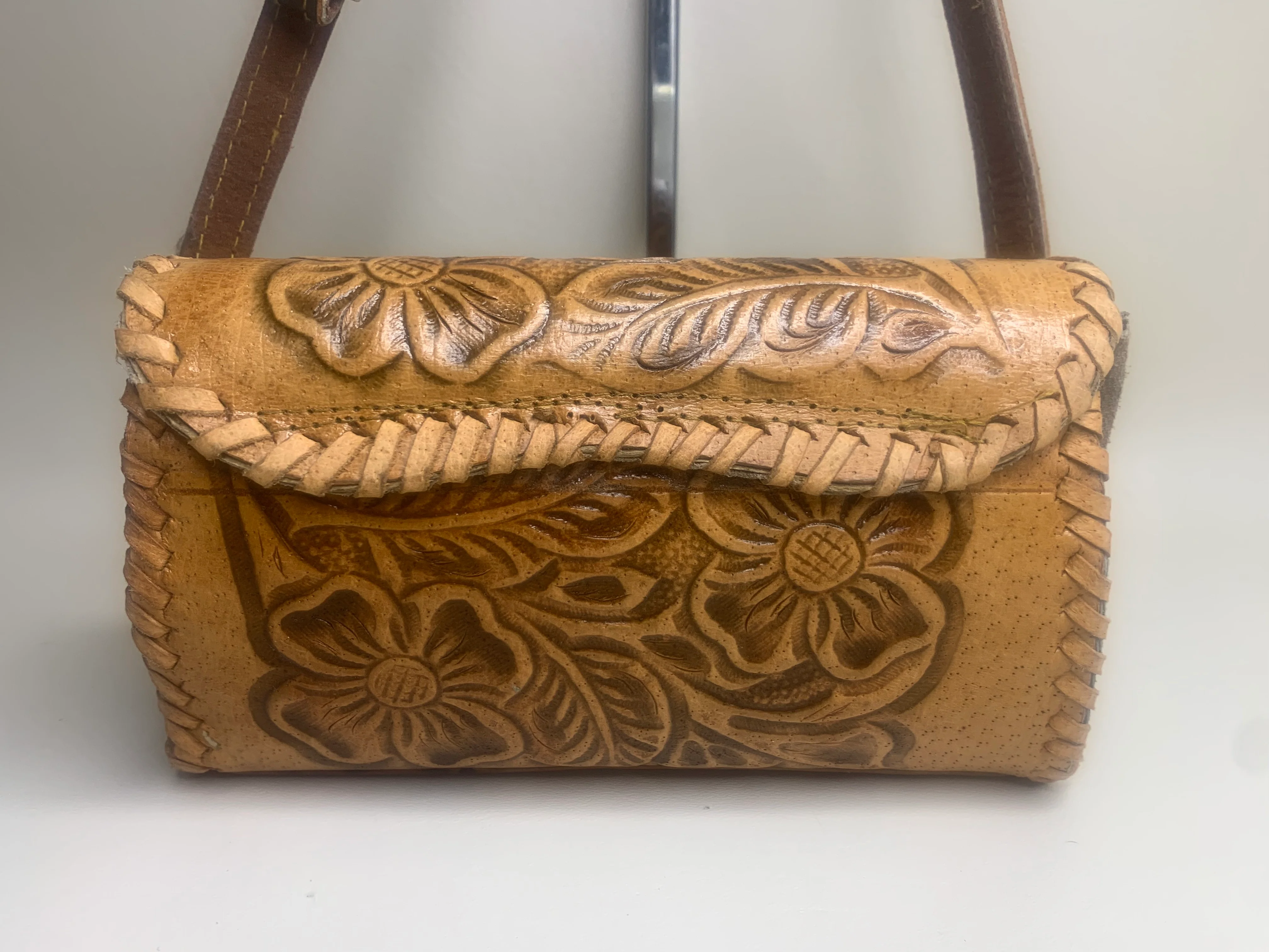 60s Mexican Made Tooled Leather Shoulder Bag - Image 5