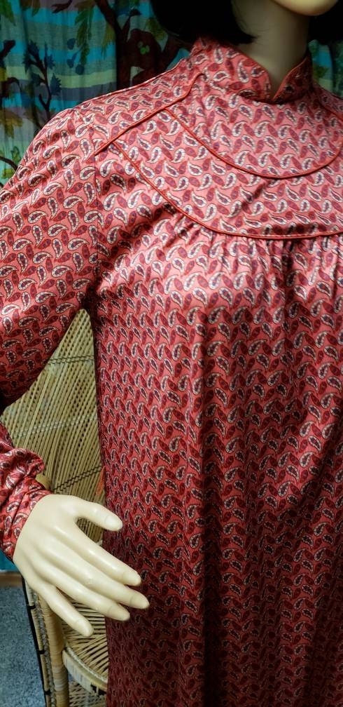 60s Paisley Long Sleeve Nightgown Sm/md by Queens Way To Fashion - Image 4