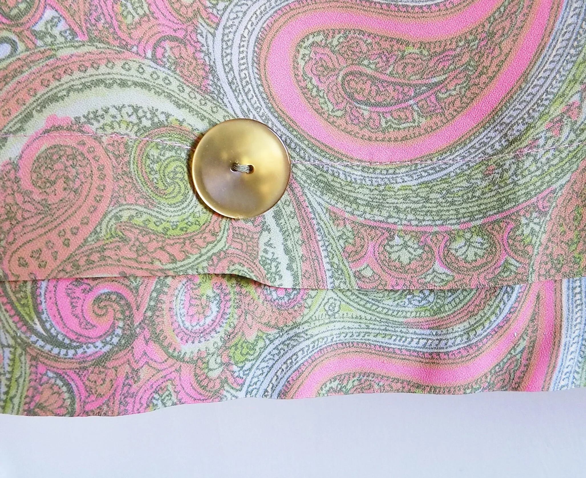 60s Paisley Maternity Blouse Top Rayon Crepe Or Acetate Pink and Green Accent Buttons Zipper Down The Back Ties for Bow - Image 3