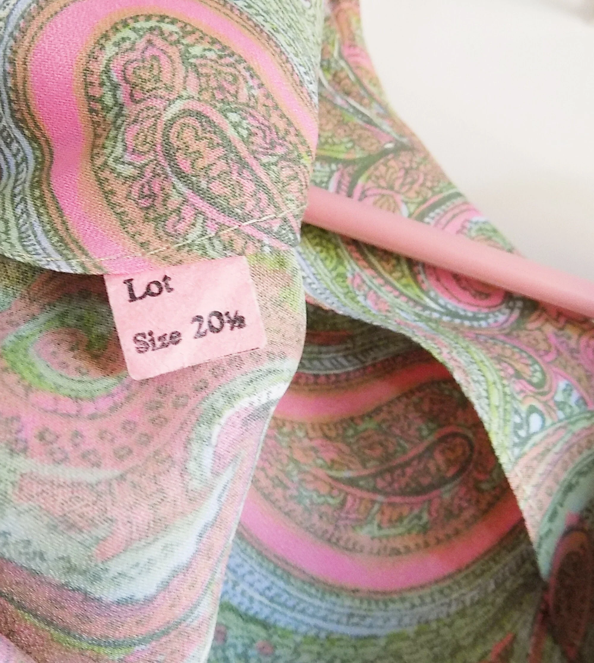 60s Paisley Maternity Blouse Top Rayon Crepe Or Acetate Pink and Green Accent Buttons Zipper Down The Back Ties for Bow - Image 4