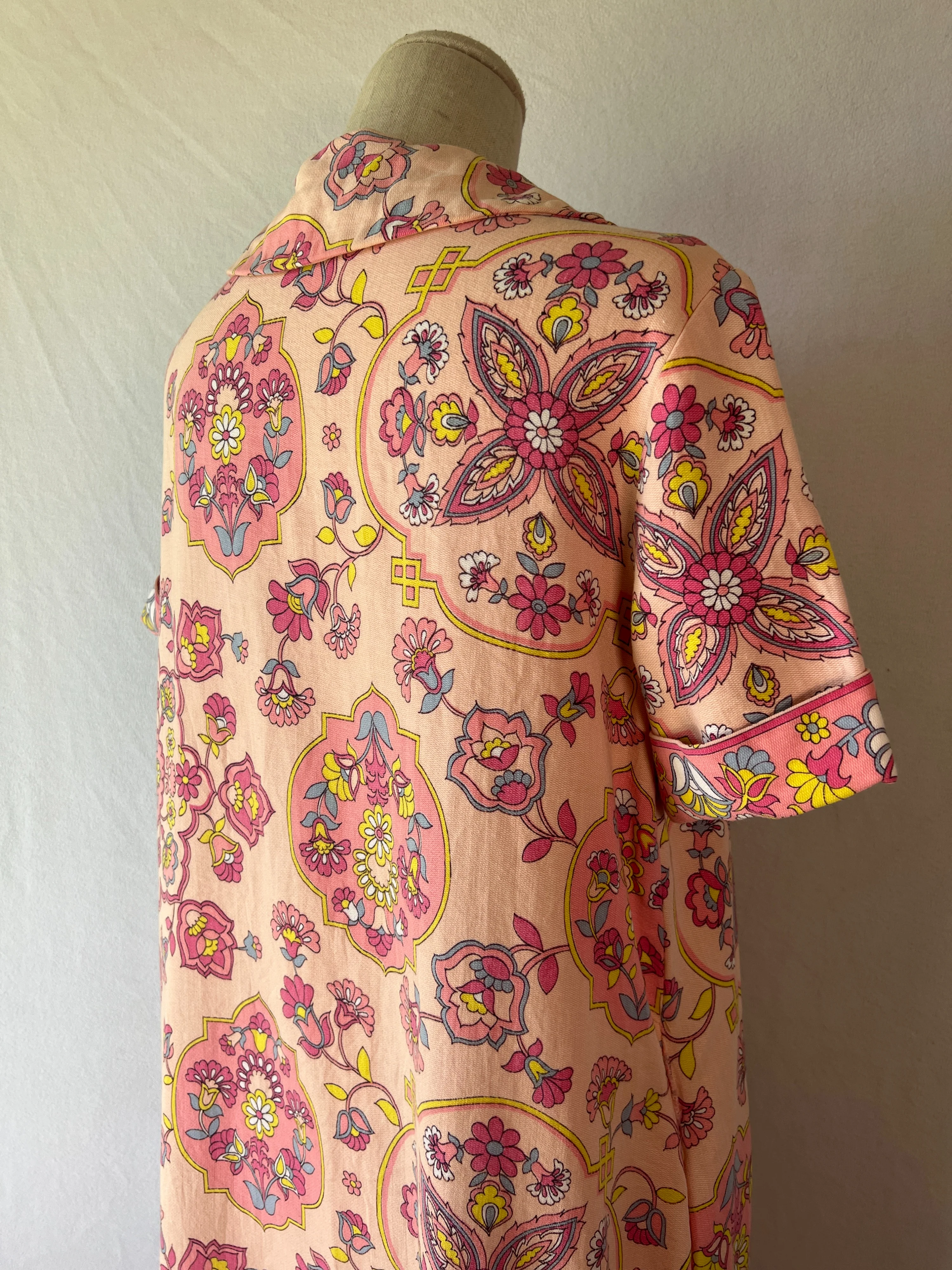 60s Pastel Pink Wallpaper Floral Shirt Dress - Image 11