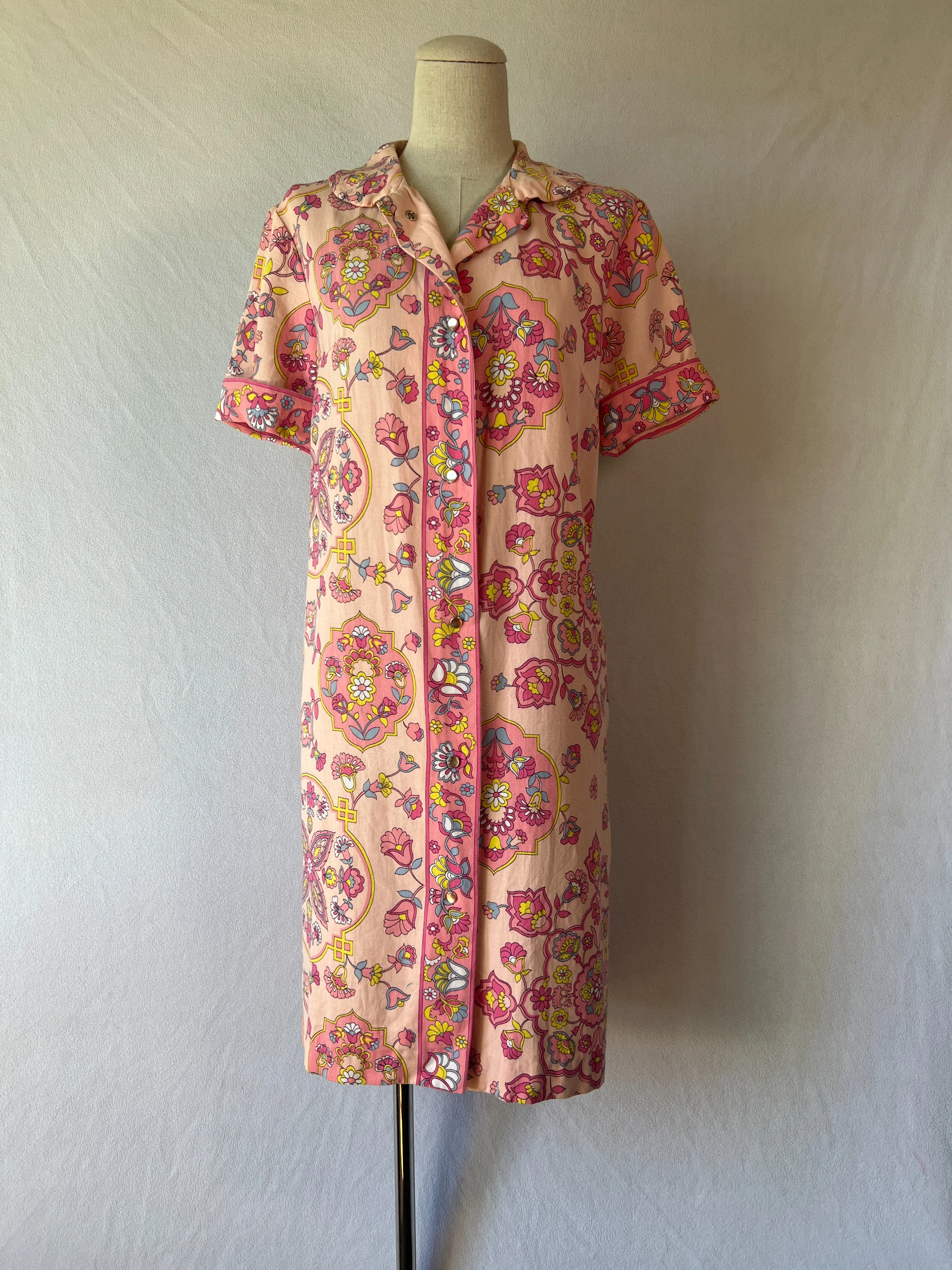 60s Pastel Pink Wallpaper Floral Shirt Dress - Image 12