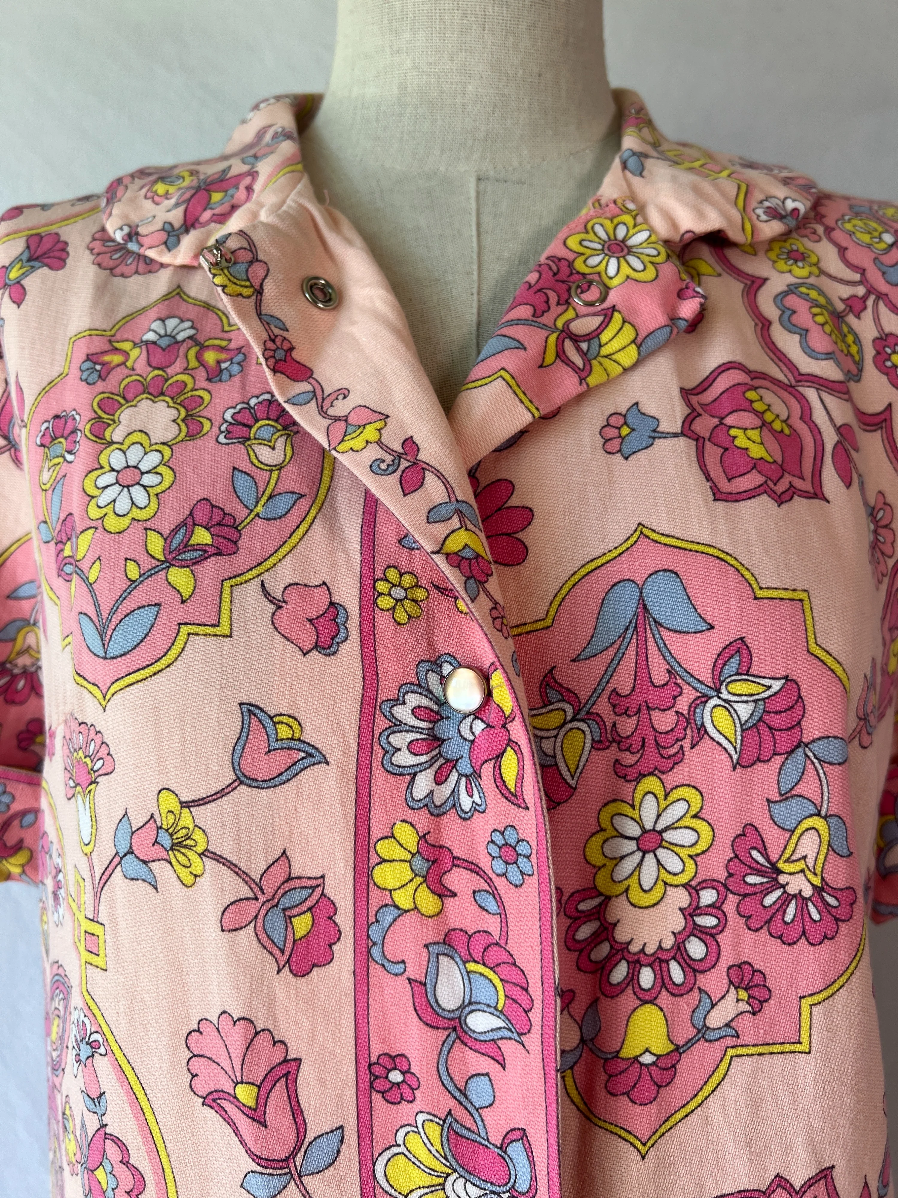60s Pastel Pink Wallpaper Floral Shirt Dress - Image 8