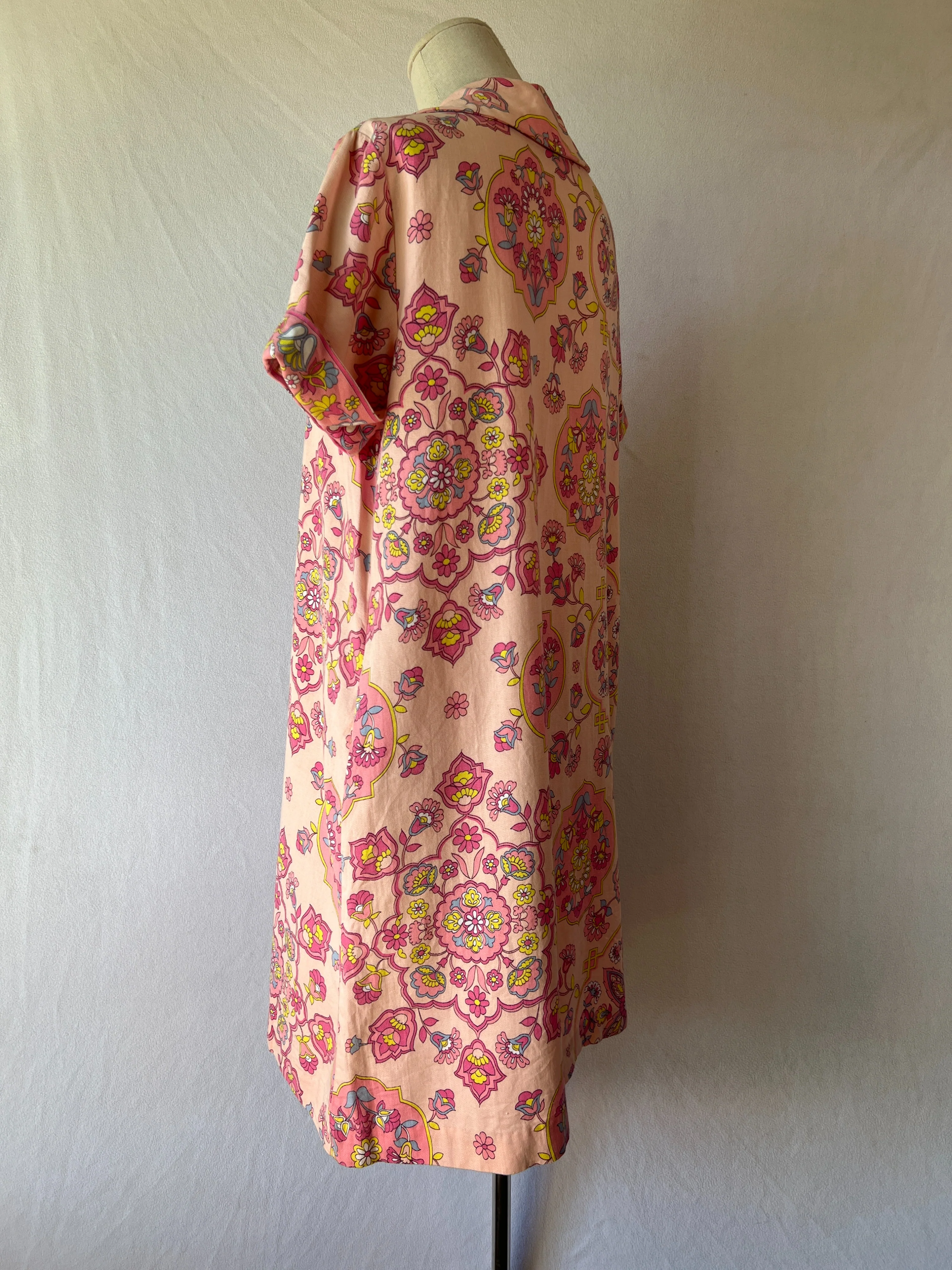 60s Pastel Pink Wallpaper Floral Shirt Dress - Image 9