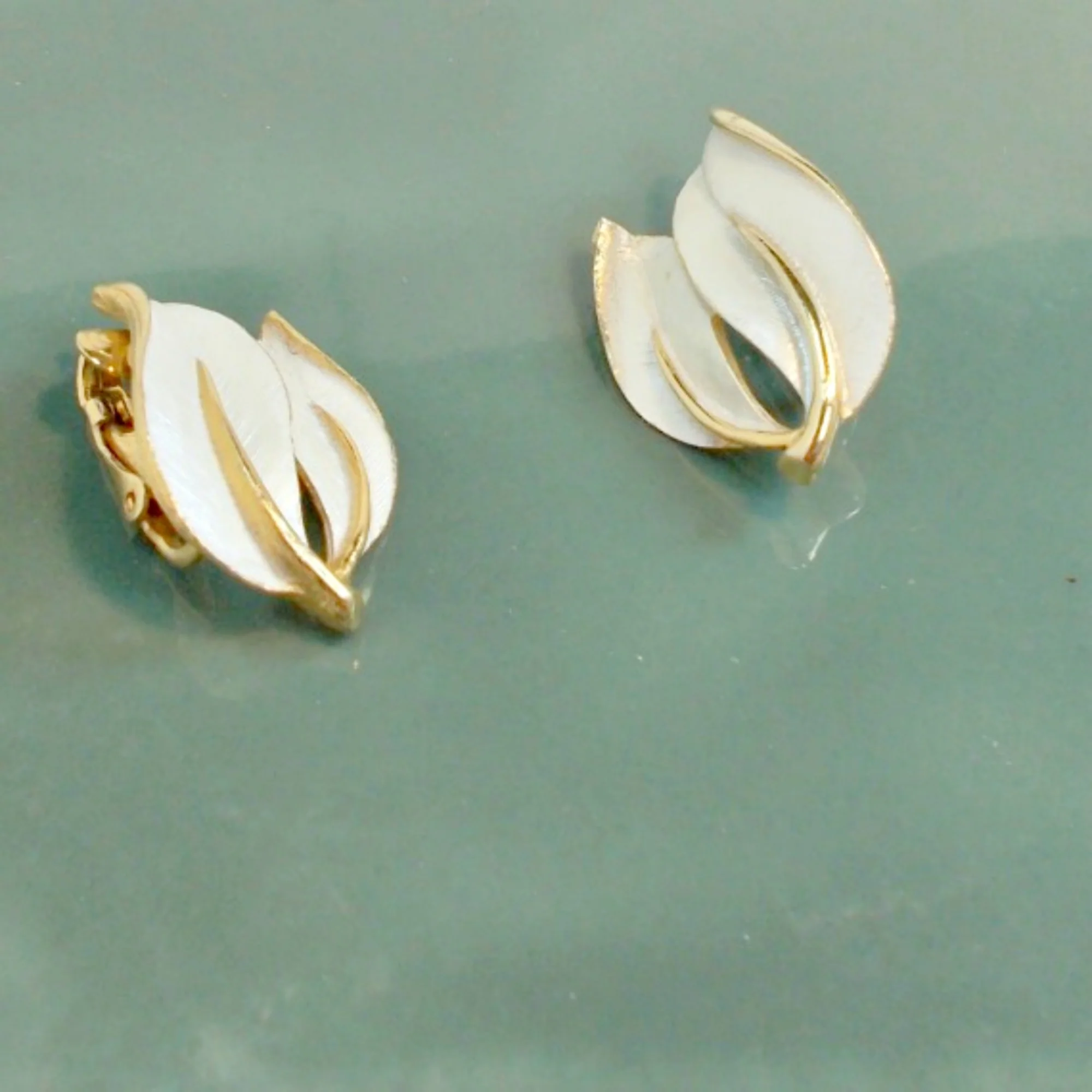 60s Earrings Pearlized Perfection Clip On Sarahcov By Sarah Coventry - Image 4