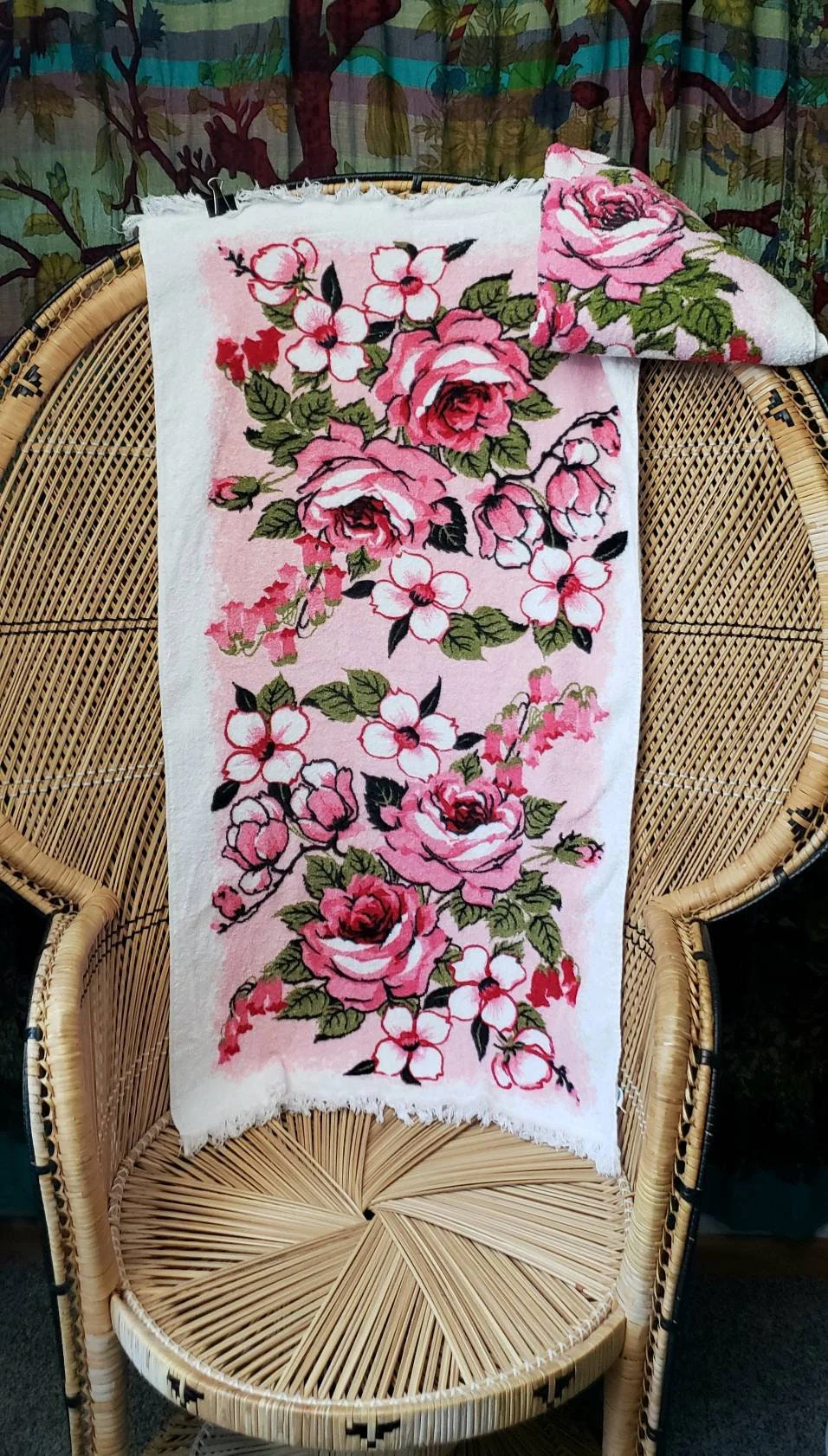 60s Pink Floral Bath Towels Set of 2 - Image 2
