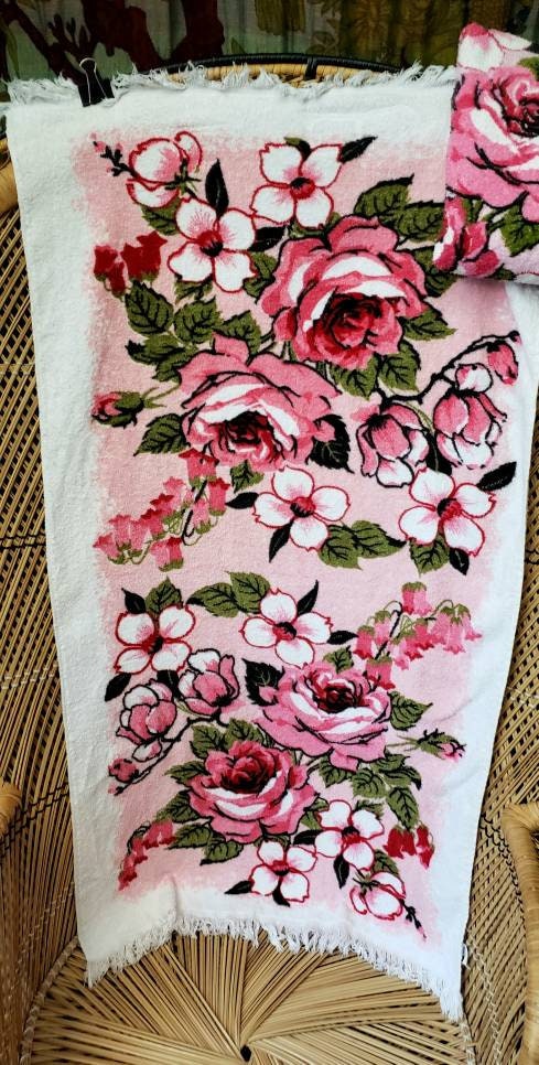 60s Pink Floral Bath Towels Set of 2 - Image 3