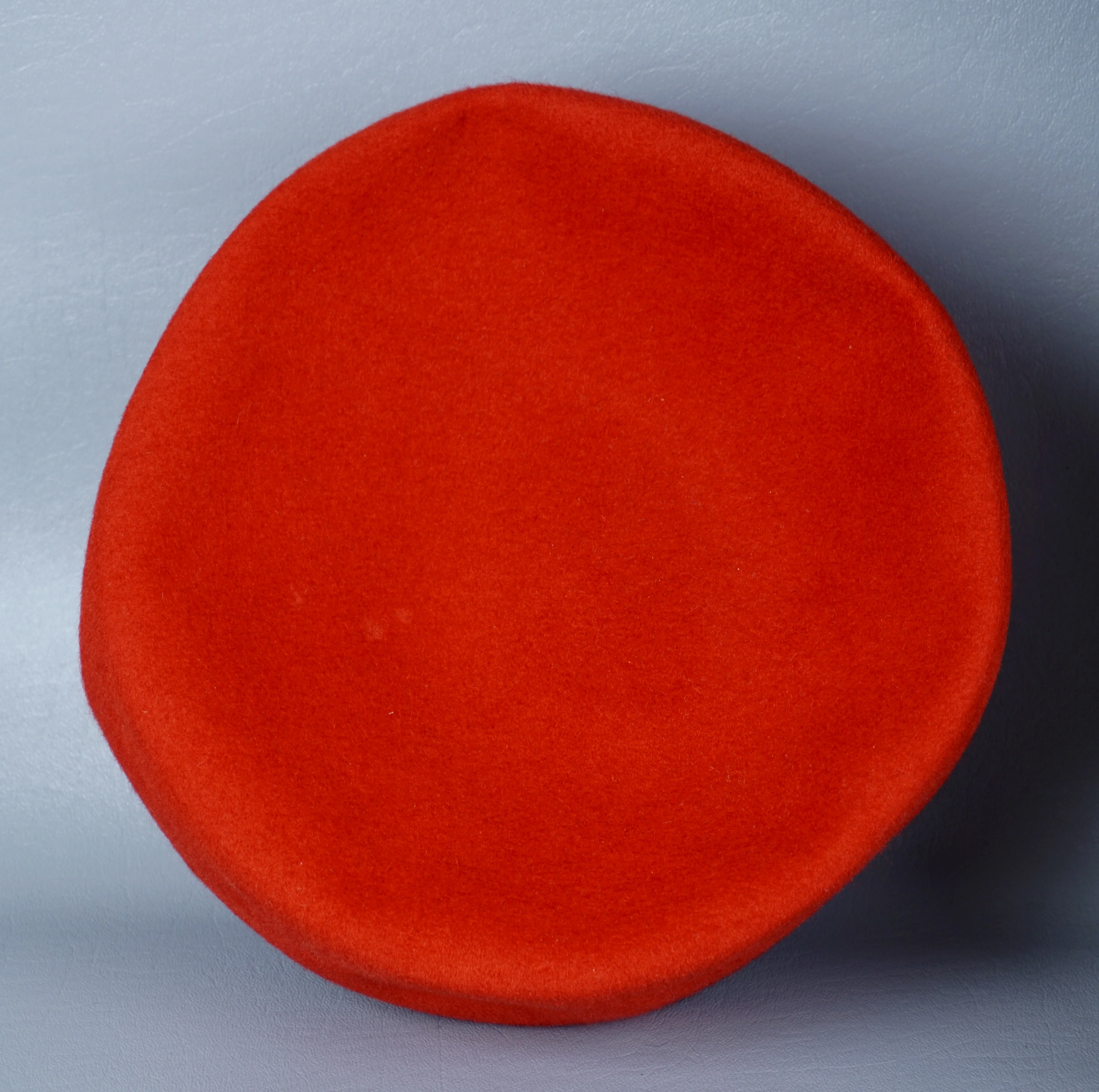 60s Red Felt Deep Crown Pillbox Hat - Image 6