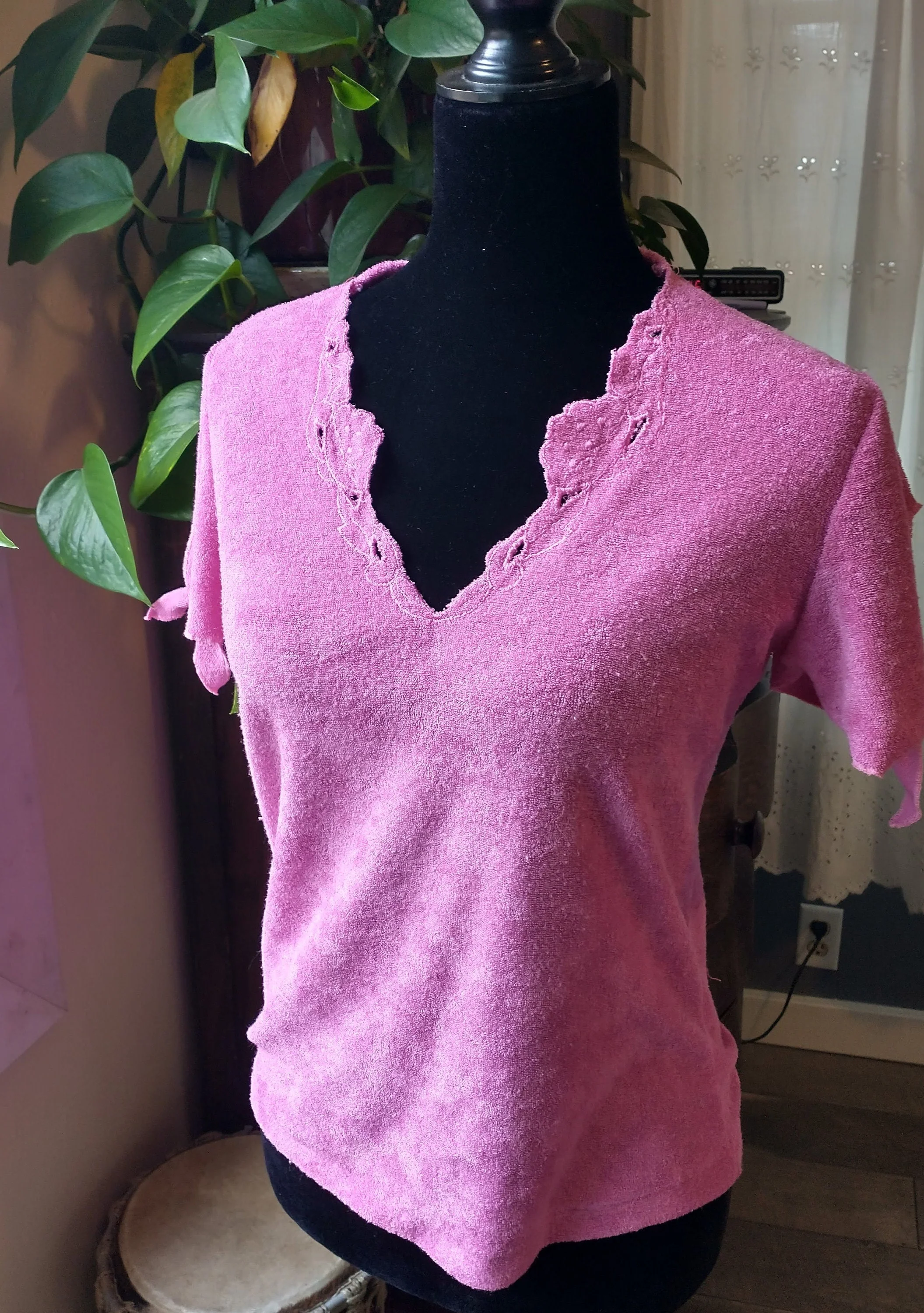 60s Retro Fuchsia Pink Terrycloth Shirt Butterfly Sleeves V-Neck Women's Small To Medium by Land/Sea - Image 4