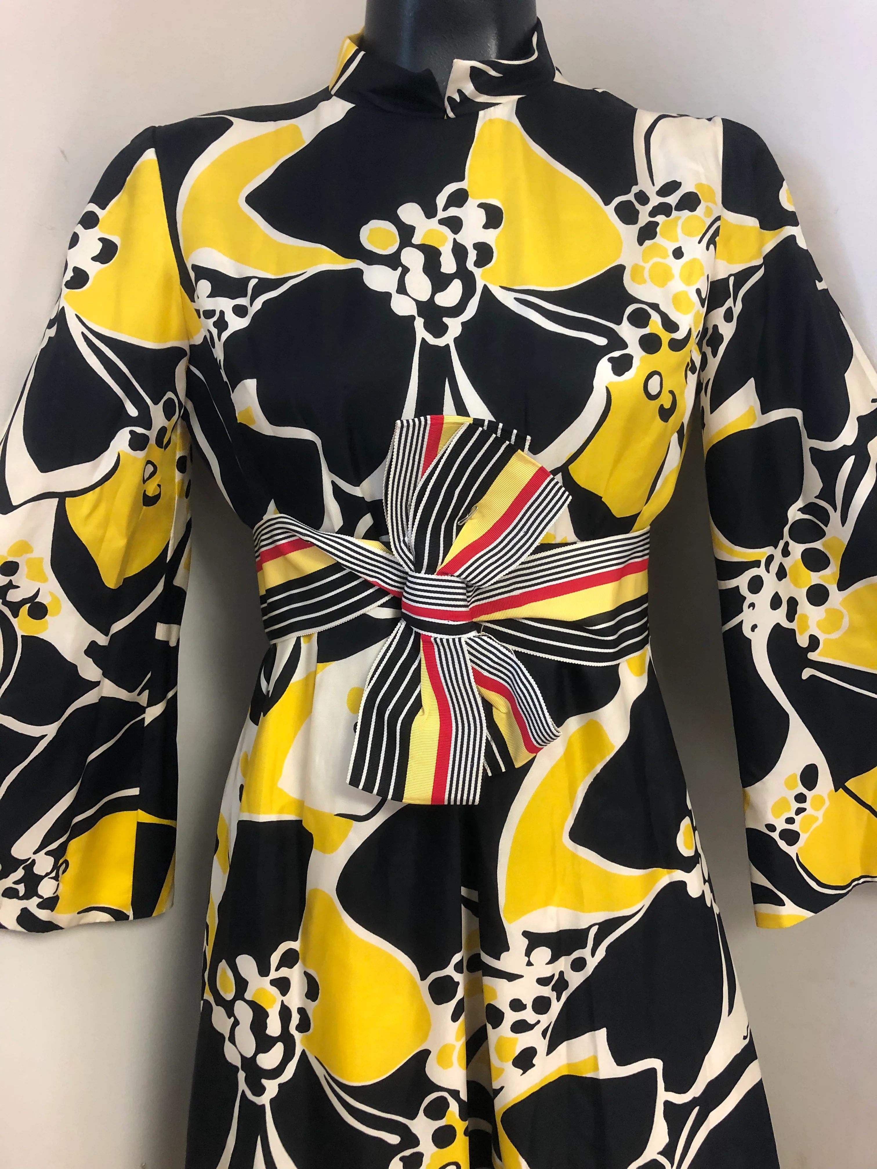 60s Silk Graphic Print Dress With Bell Sleeves By Rodrigues for Milbo - Image 3