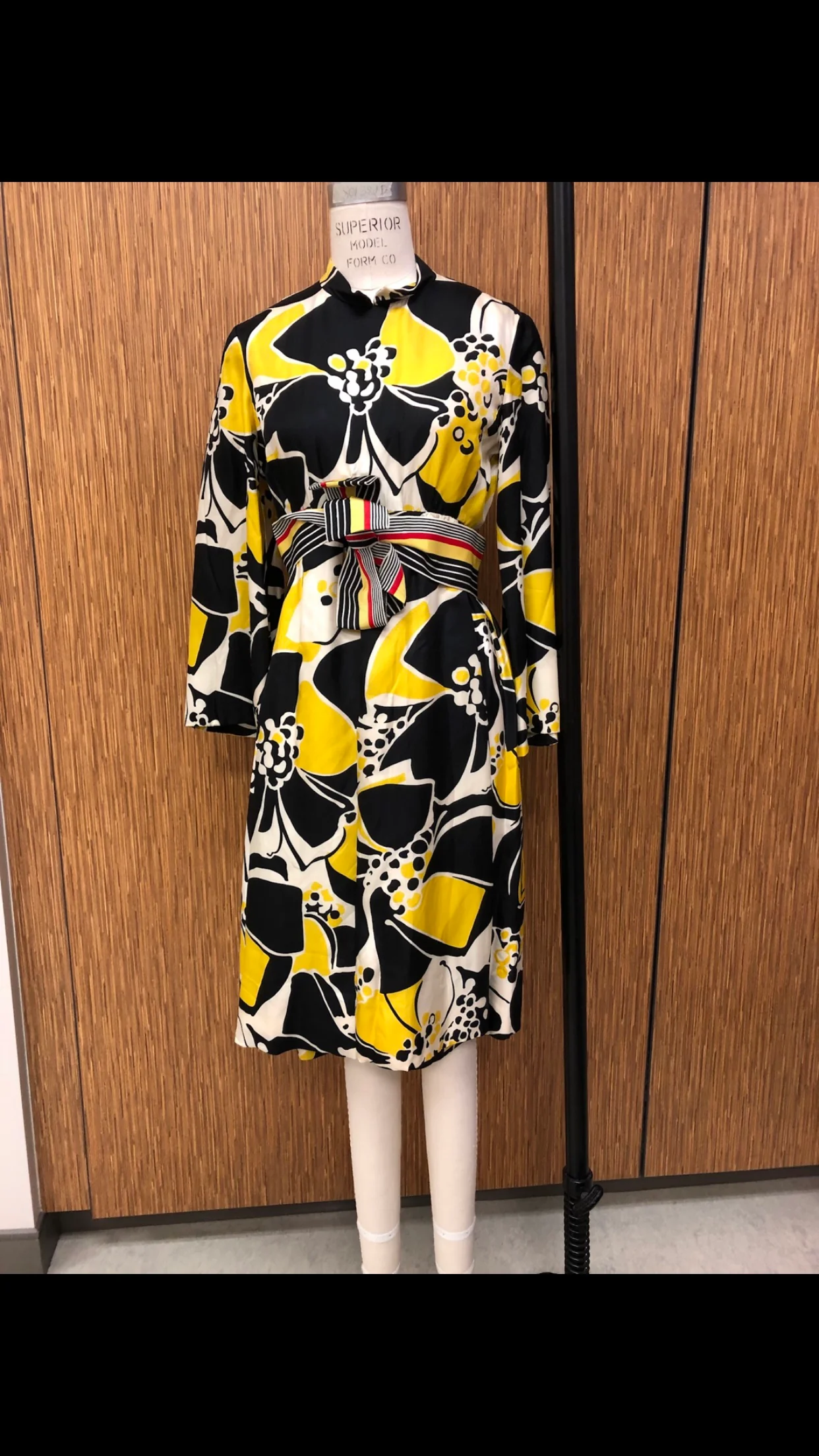 60s Silk Graphic Print Dress With Bell Sleeves By Rodrigues for Milbo - Image 7