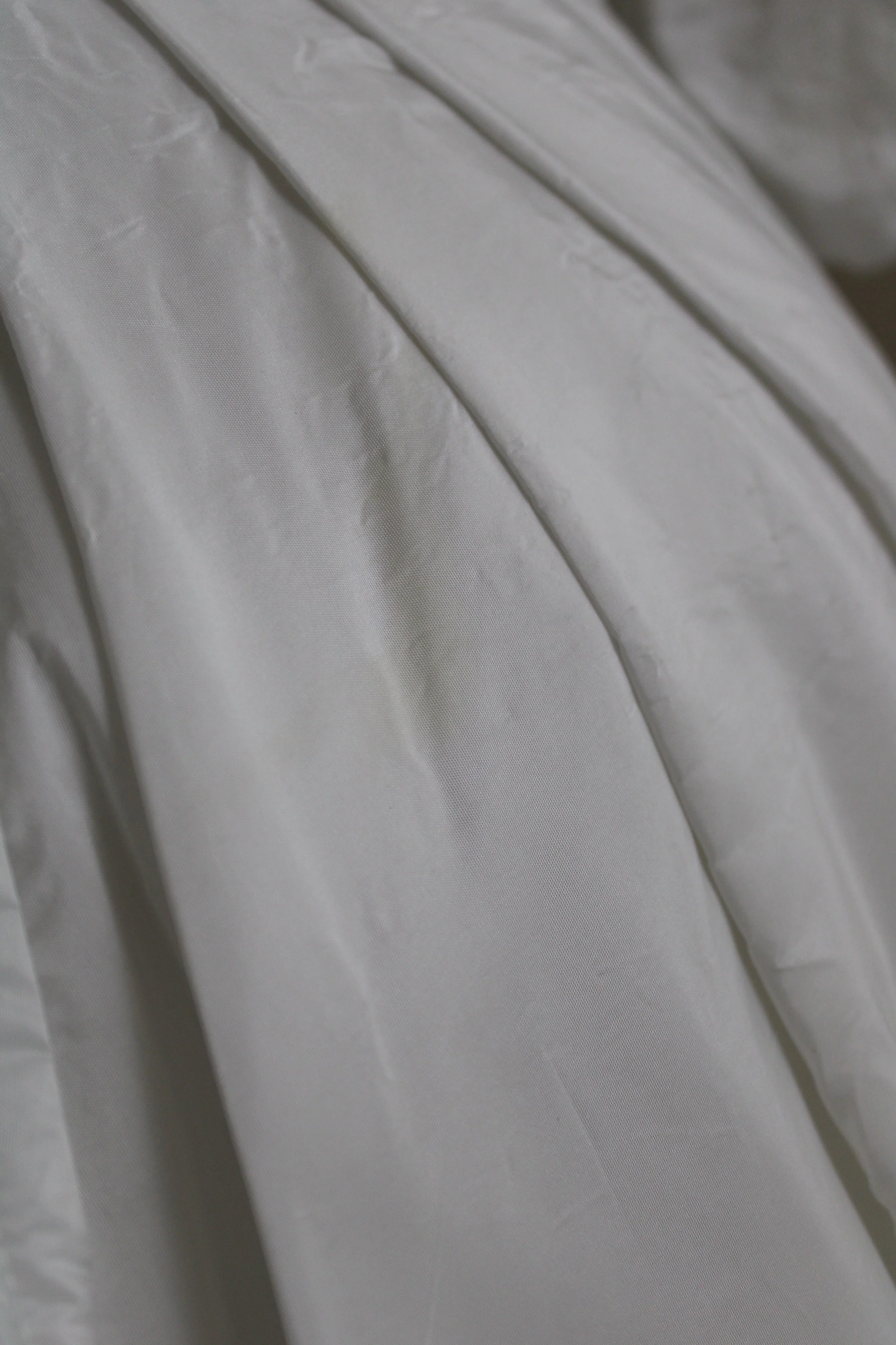 60s Silk Taffeta Wedding Dress with Chantilly Lace Appliques and Bow On Back - Image 10