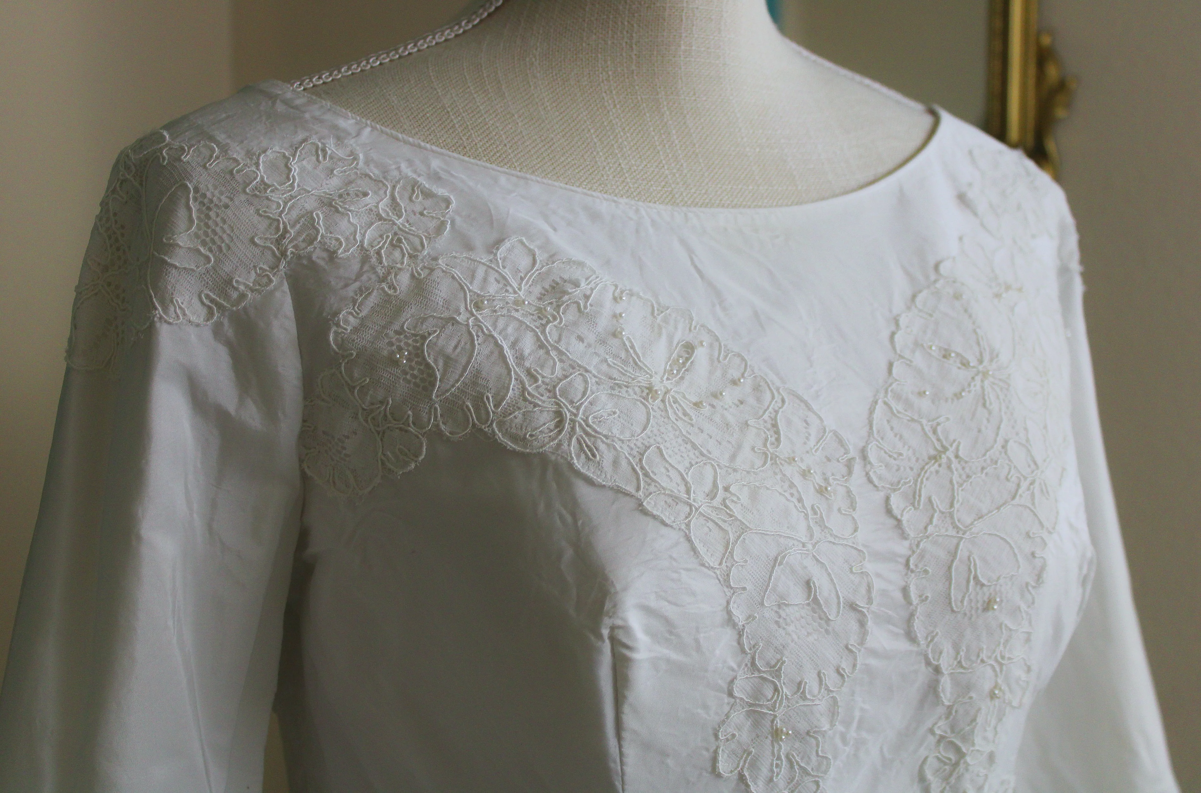 60s Silk Taffeta Wedding Dress with Chantilly Lace Appliques and Bow On Back - Image 4