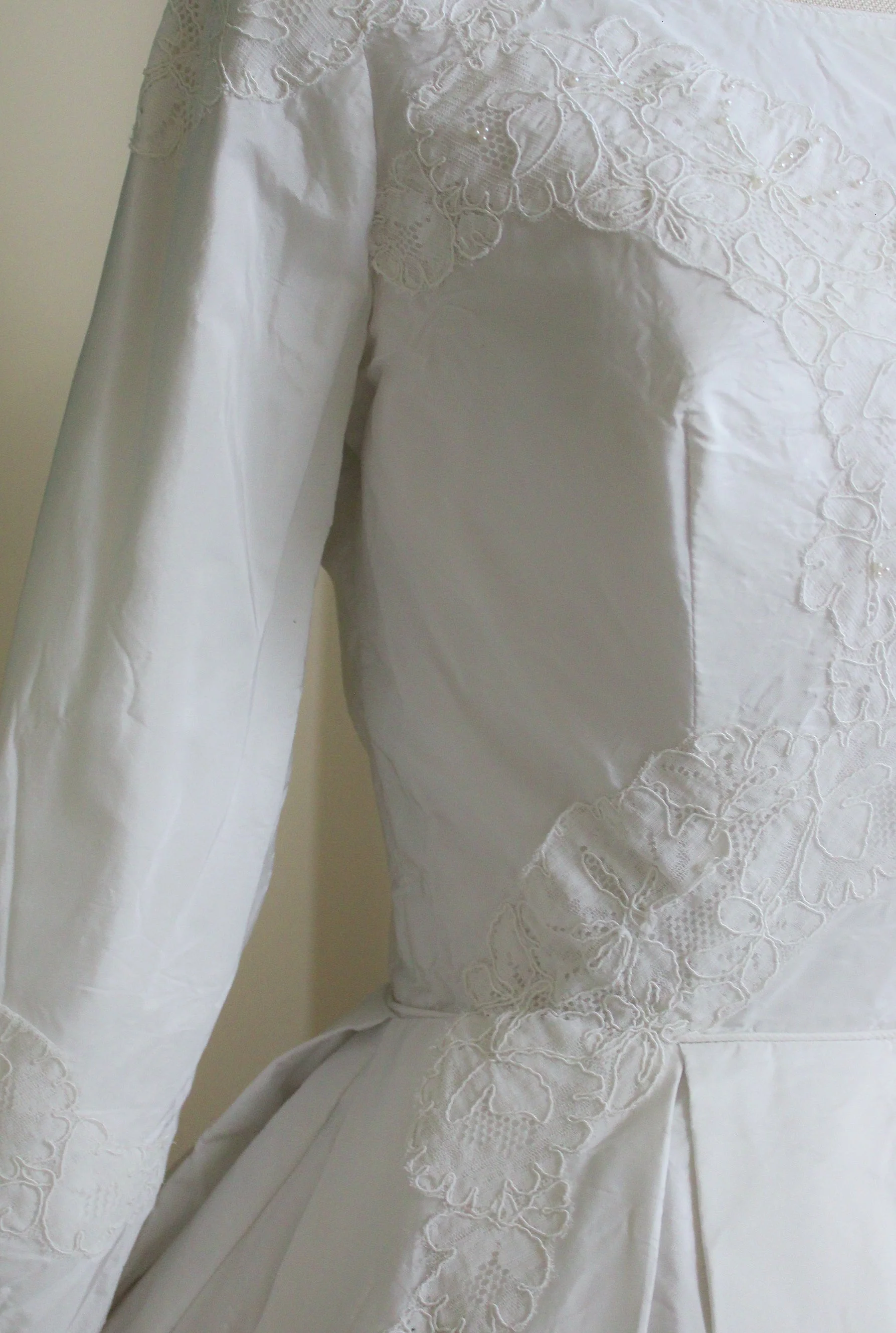 60s Silk Taffeta Wedding Dress with Chantilly Lace Appliques and Bow On Back - Image 5