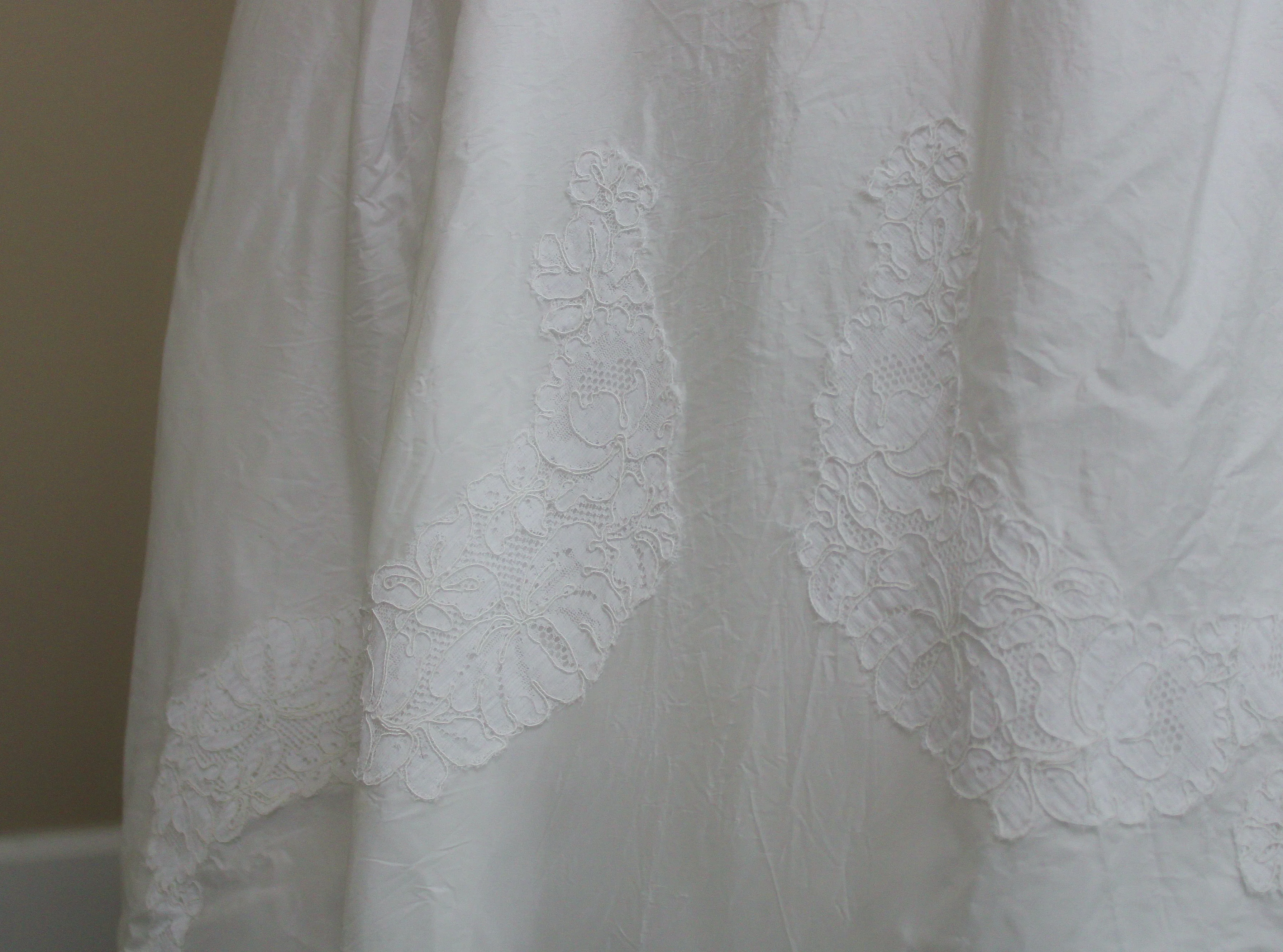60s Silk Taffeta Wedding Dress with Chantilly Lace Appliques and Bow On Back - Image 6