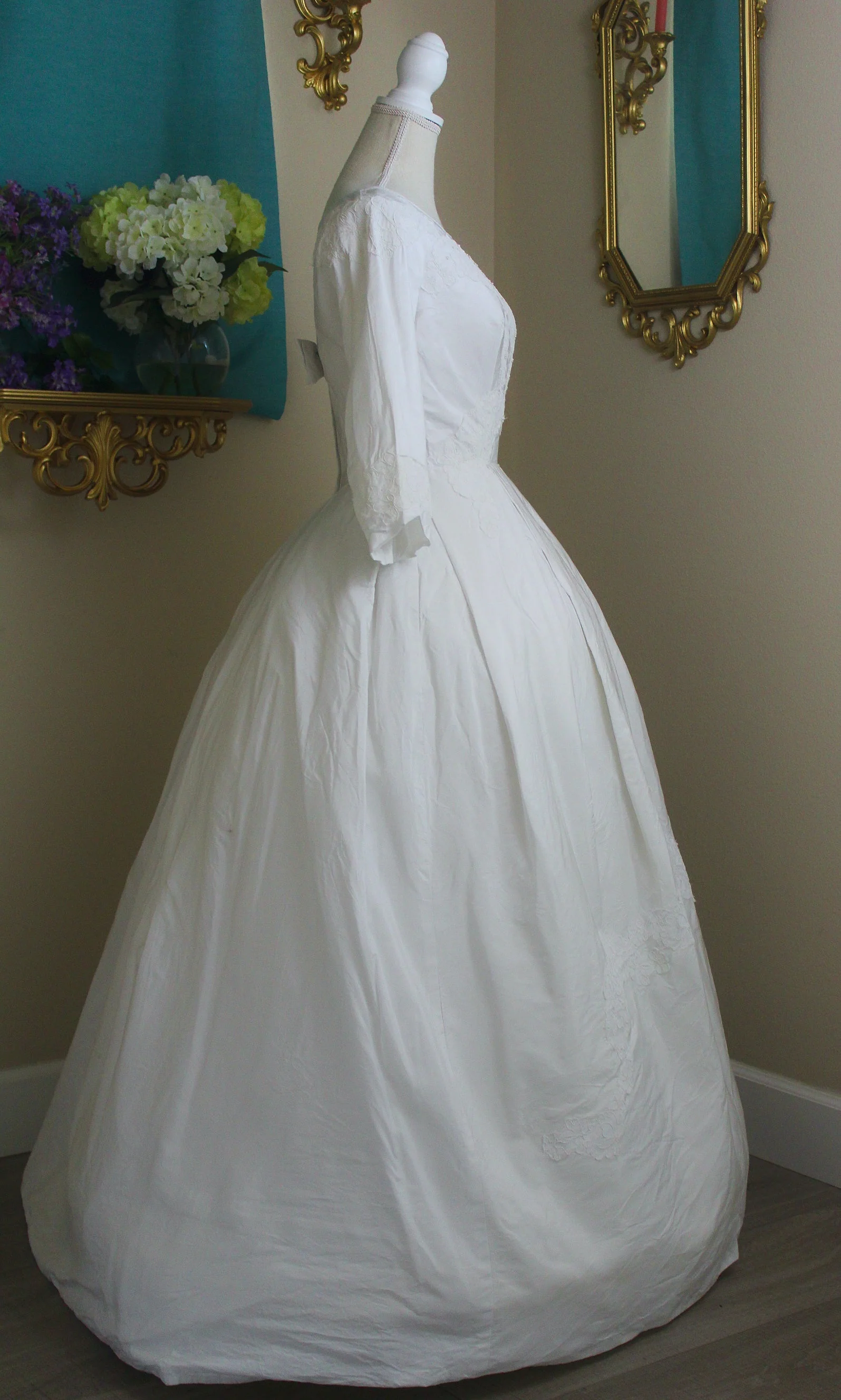 60s Silk Taffeta Wedding Dress with Chantilly Lace Appliques and Bow On Back - Image 7
