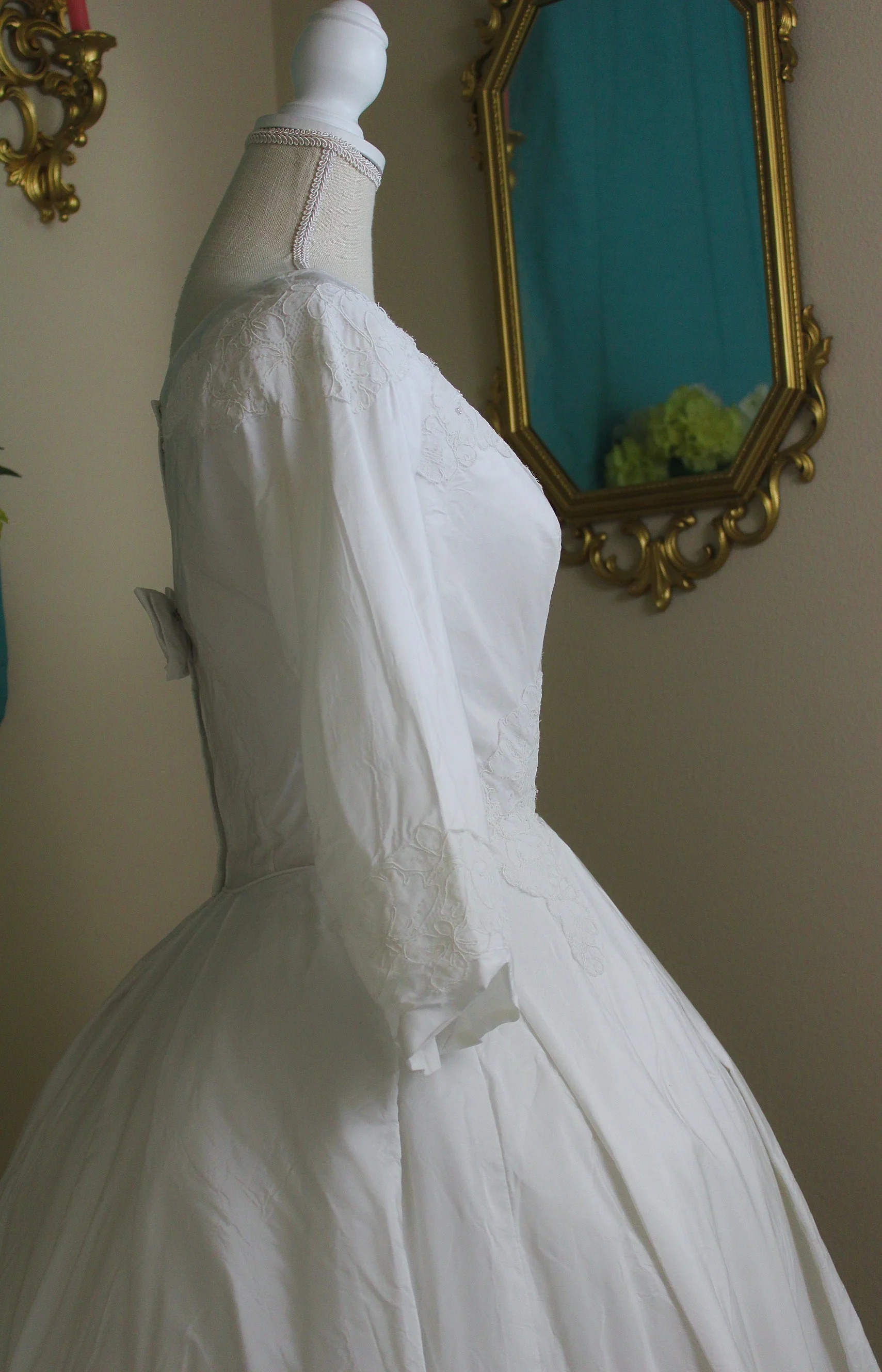 60s Silk Taffeta Wedding Dress with Chantilly Lace Appliques and Bow On Back - Image 8