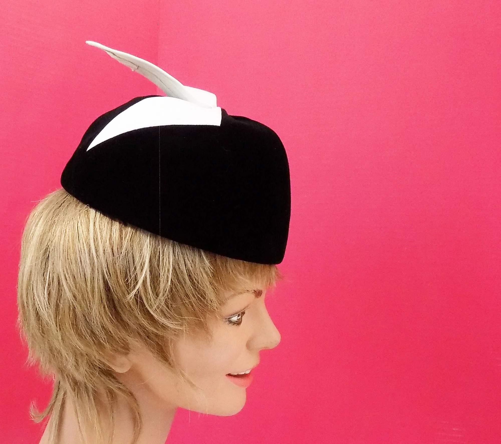 60s Velvet Hat with White Leather Wings Bow Designer Couture Mod Mondrian by Yves St Laurent - Image 5