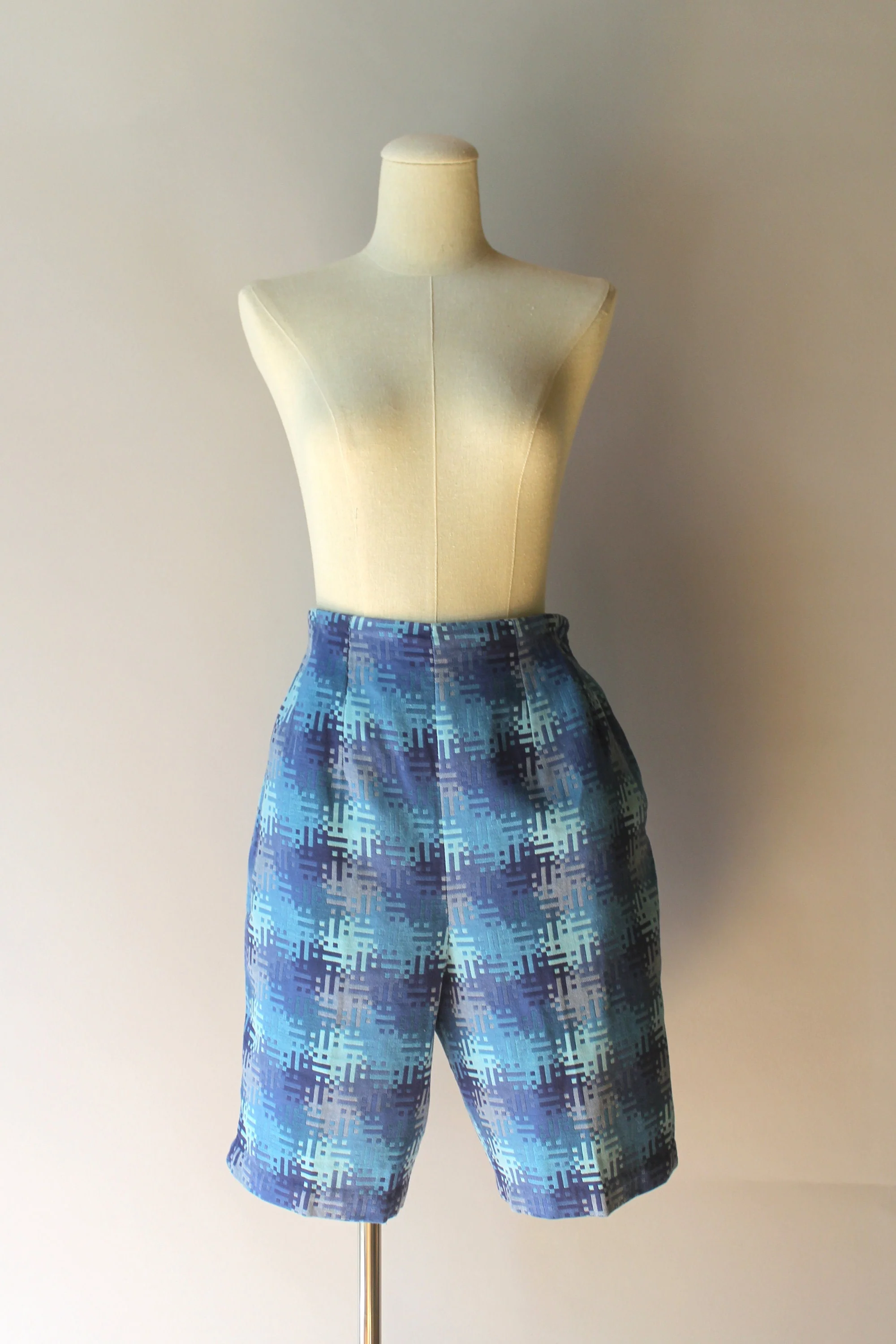 60s Vintage Blue Woven Cotton Bermuda Shorts with High Waist and Pockets by Sharpe Of Minn - Image 2