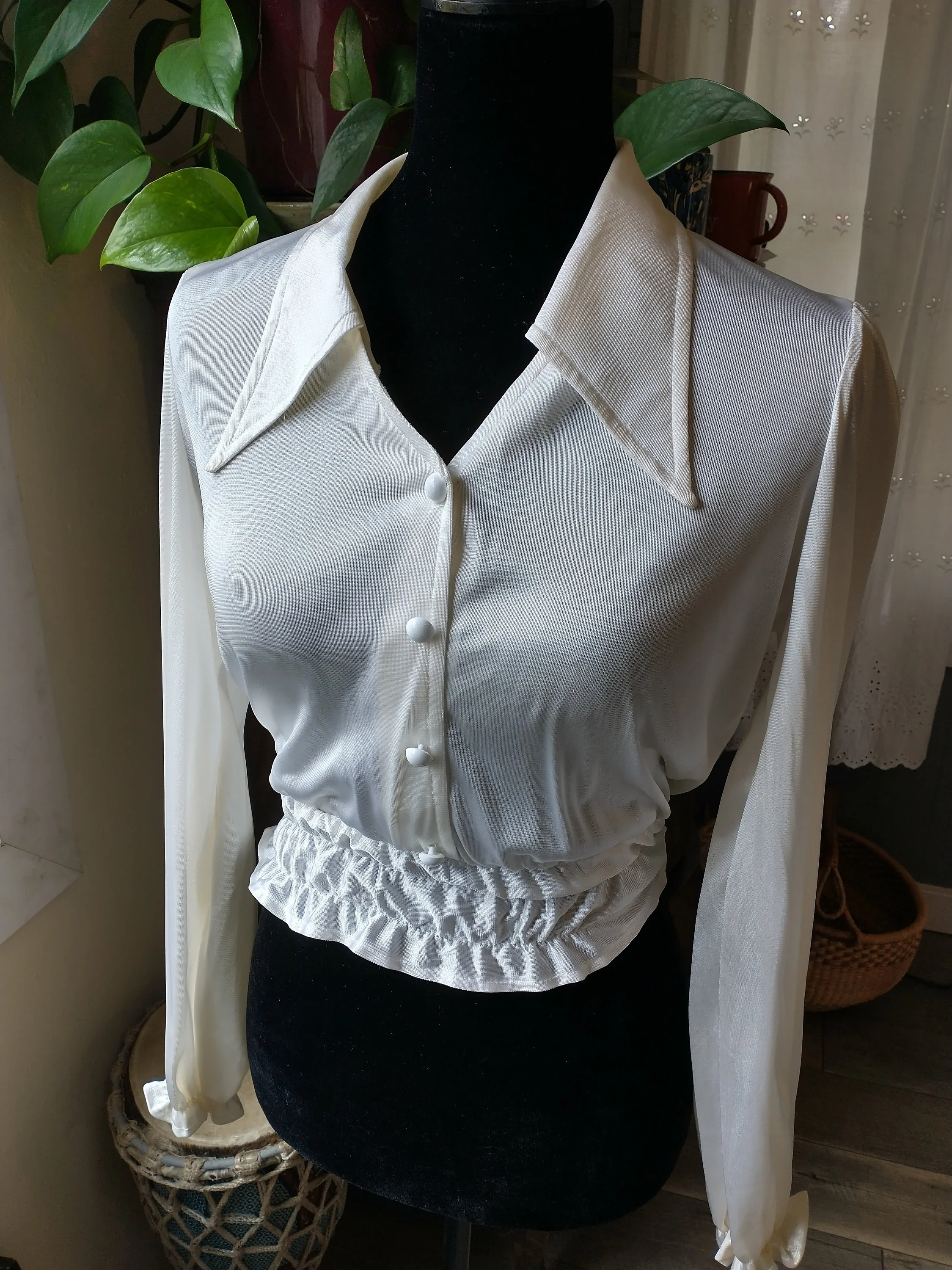 60s Vintage Retro Cream Blouse Huge Dagger Collar Waist Band V-Neck Shorter Crop by C&A - Image 3