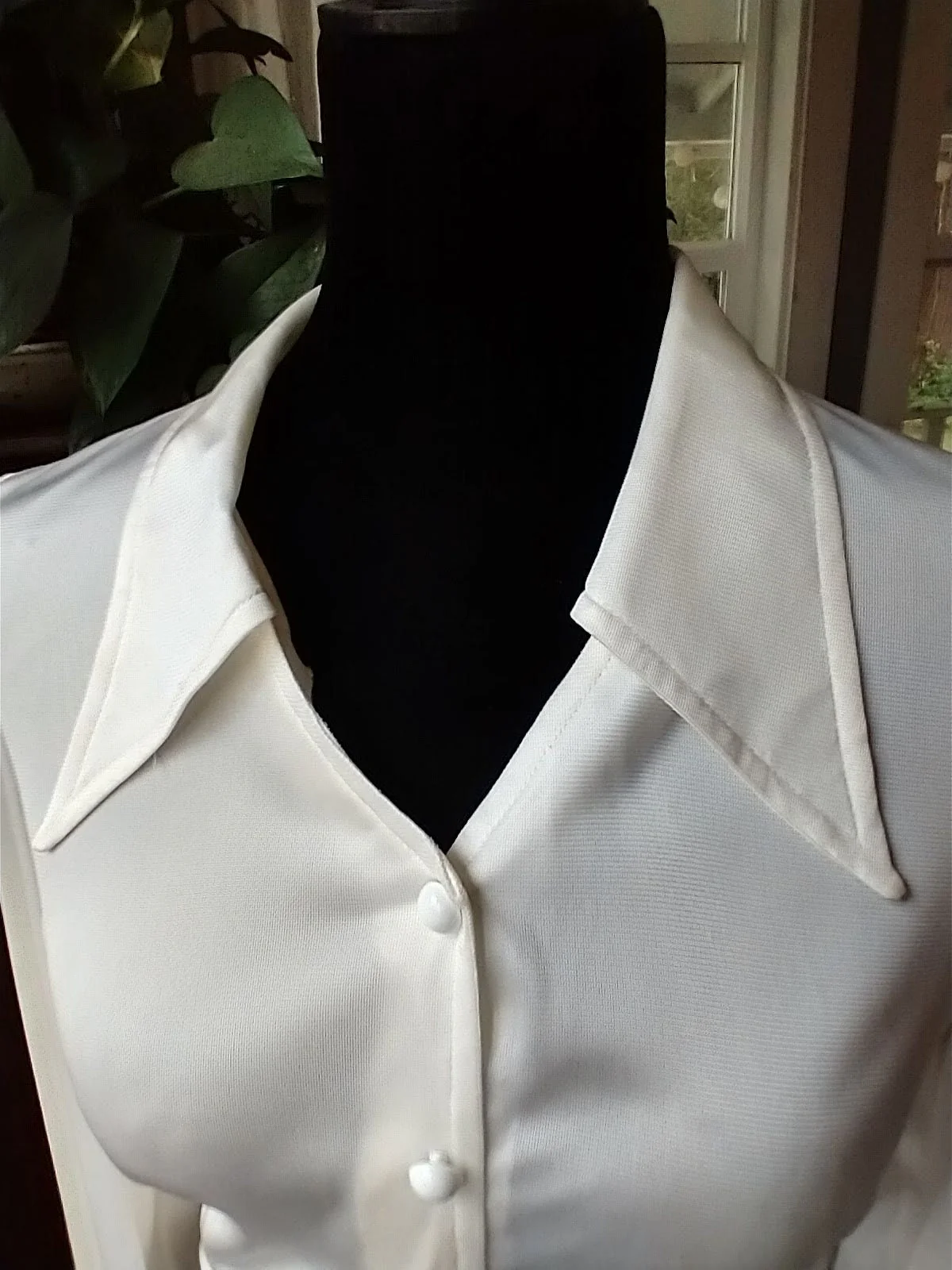 60s Vintage Retro Cream Blouse Huge Dagger Collar Waist Band V-Neck Shorter Crop by C&A - Image 4