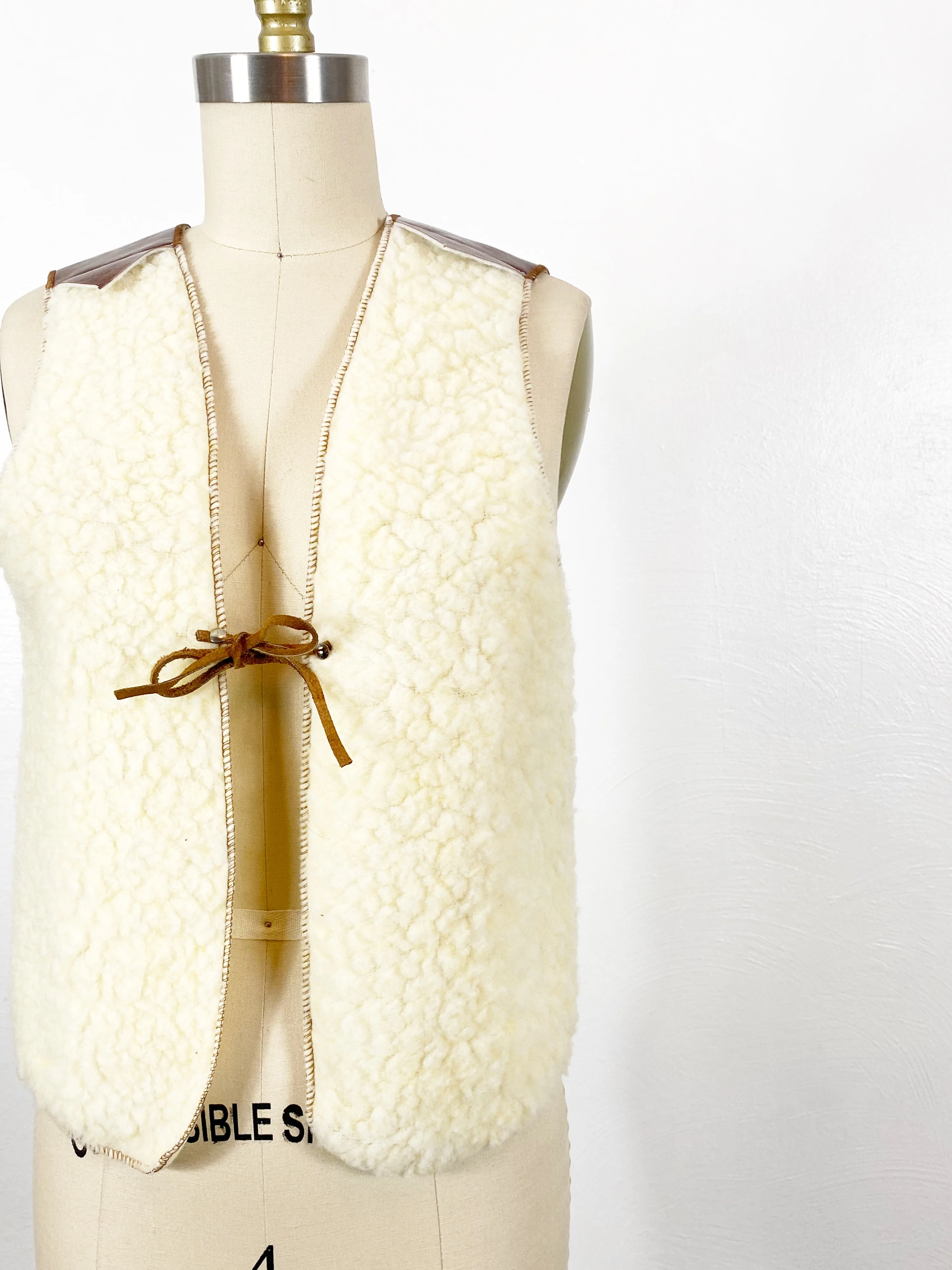 60s White Faux Fur Vest - Image 3