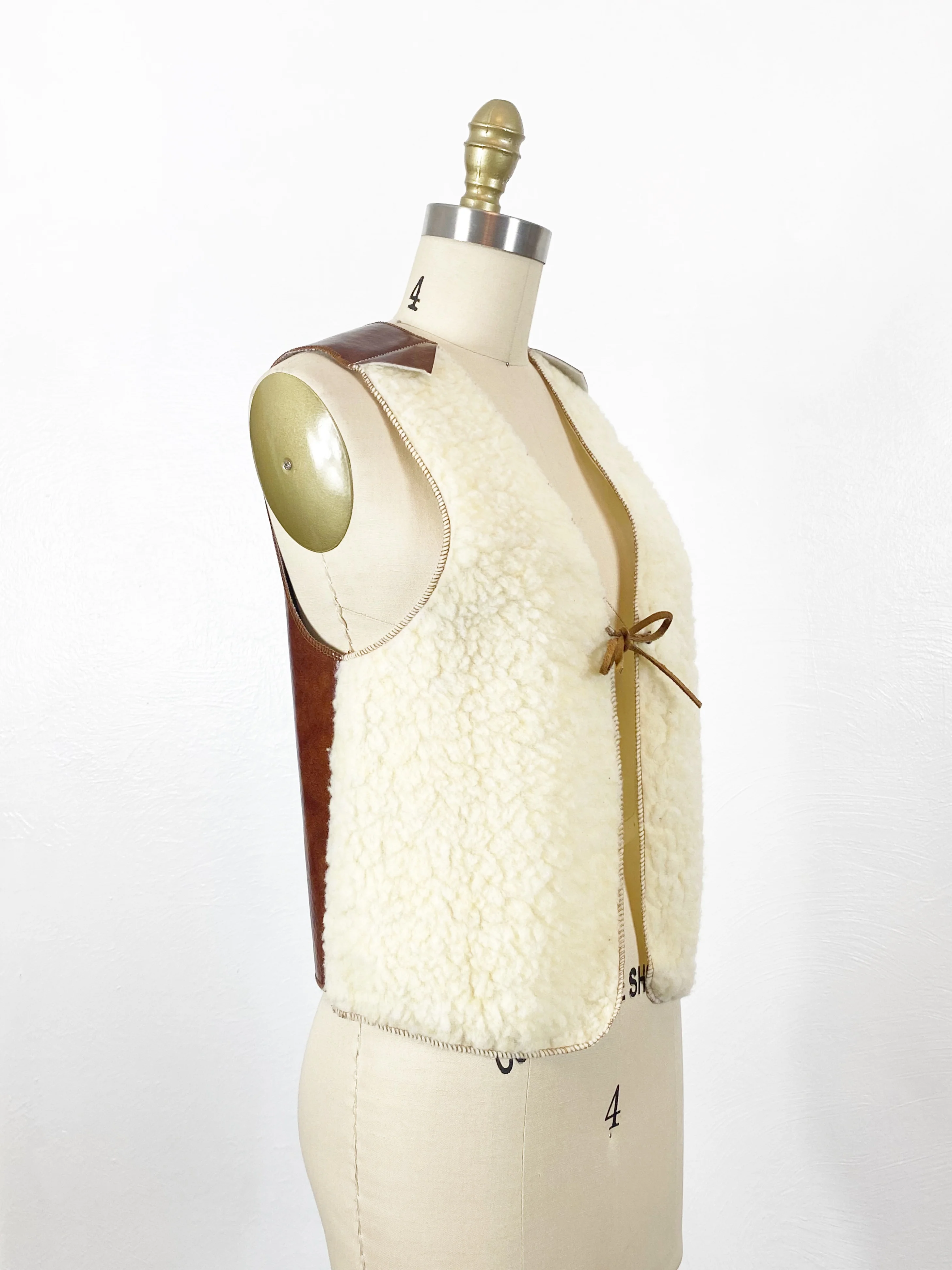 60s White Faux Fur Vest - Image 4
