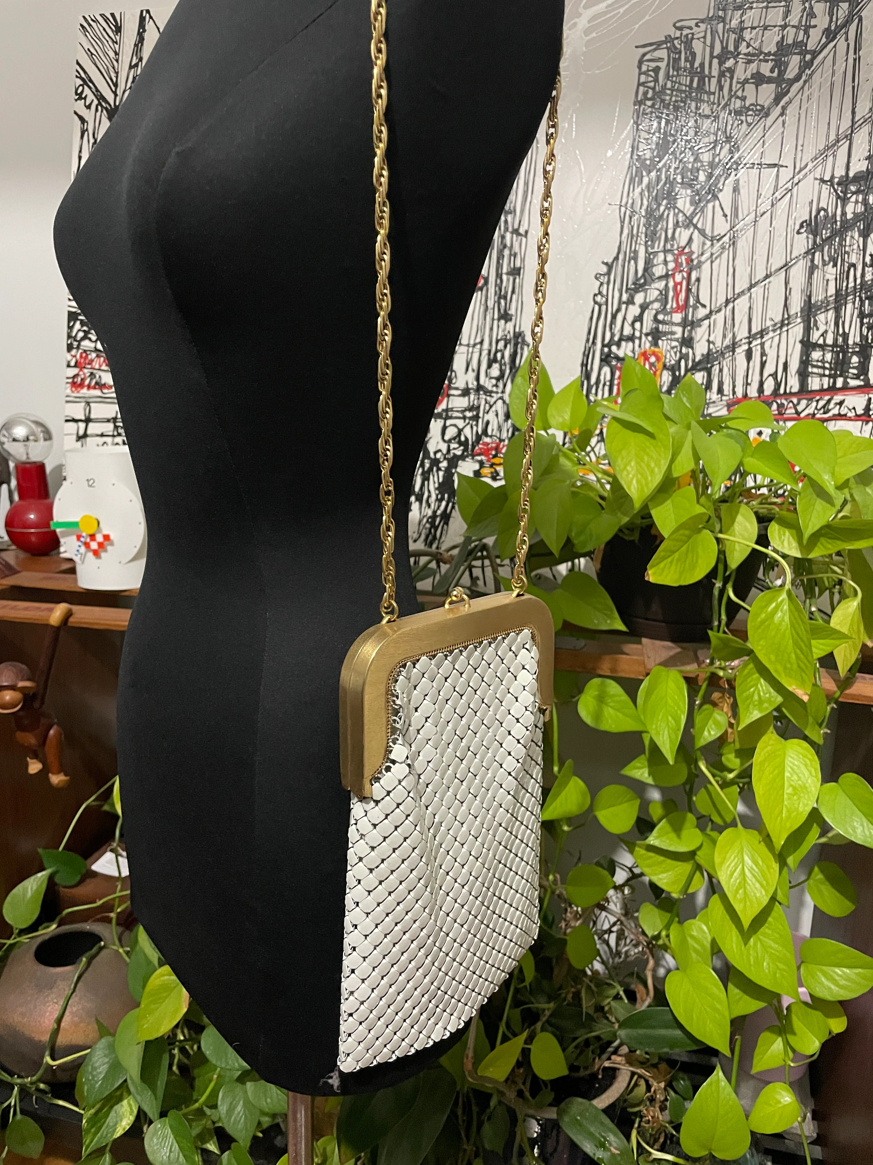 60s White Metal W And D Shoulder Bag Gold Hardware By Whiting & Davis - Image 3