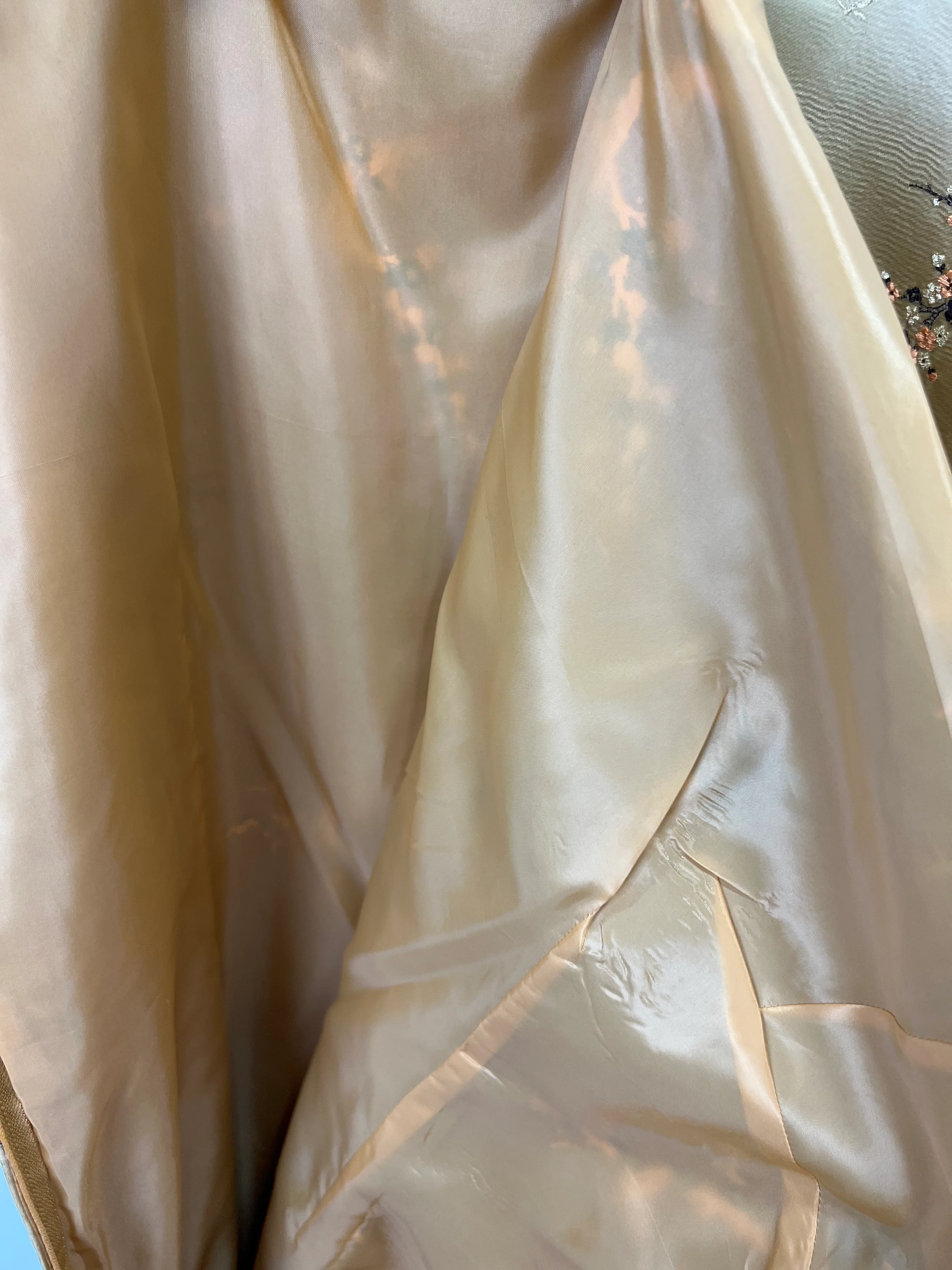 70s 70s Women’s Gold Silk Cheongsam Dress Set - Image 11