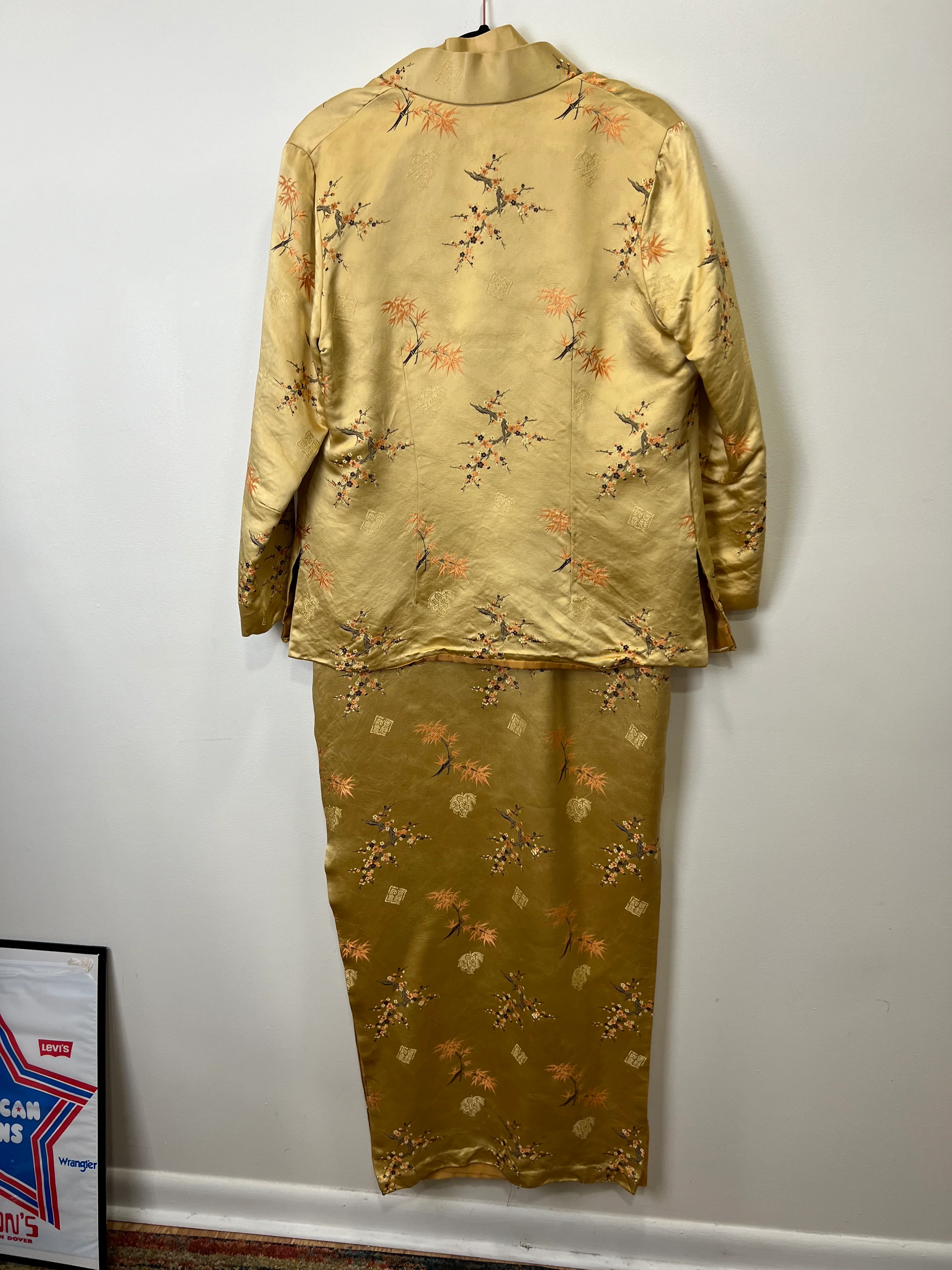 70s 70s Women’s Gold Silk Cheongsam Dress Set - Image 6