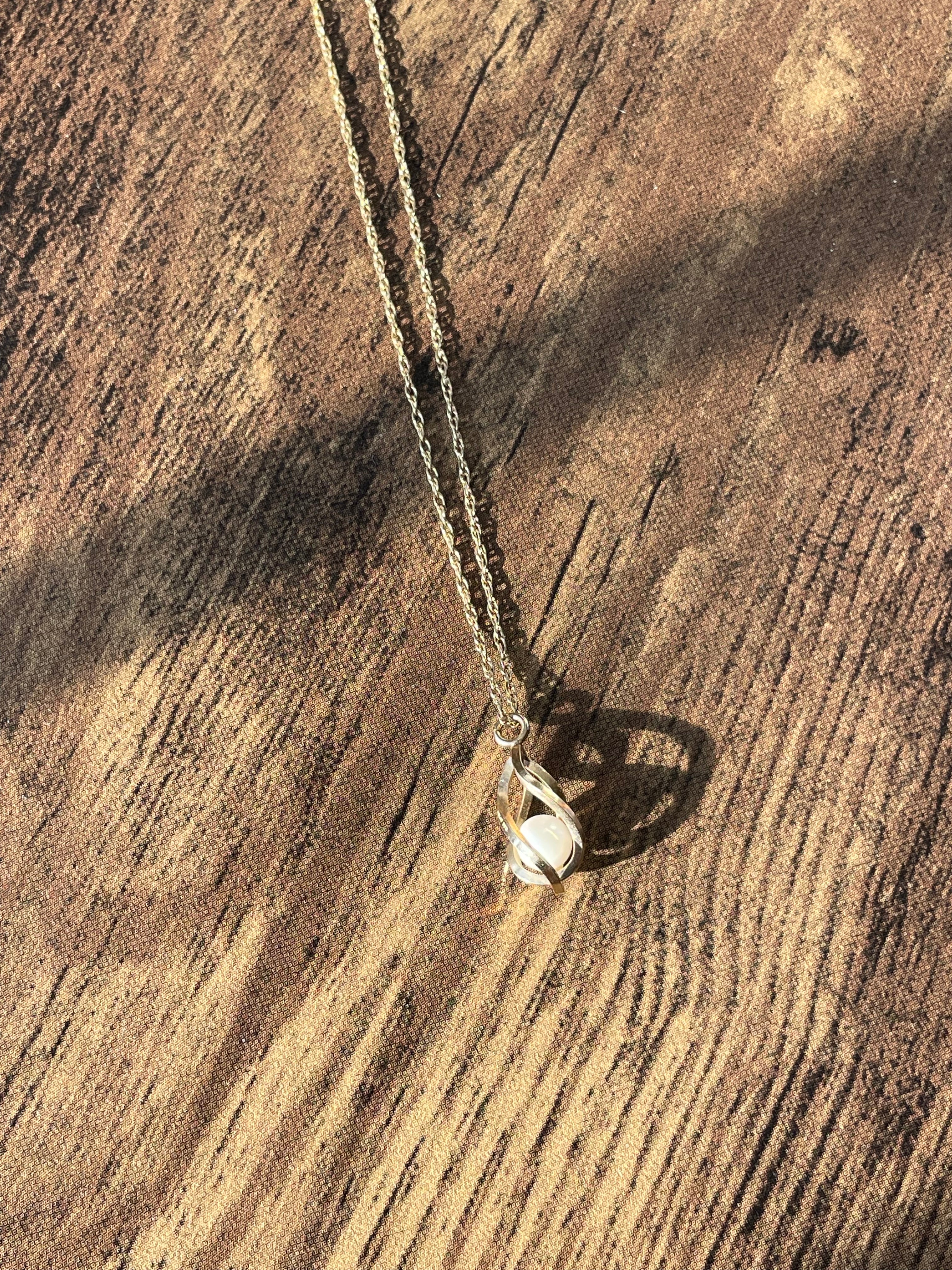 70s/80s 14k Gold Filled Chain With Pearl Pendant - Image 9