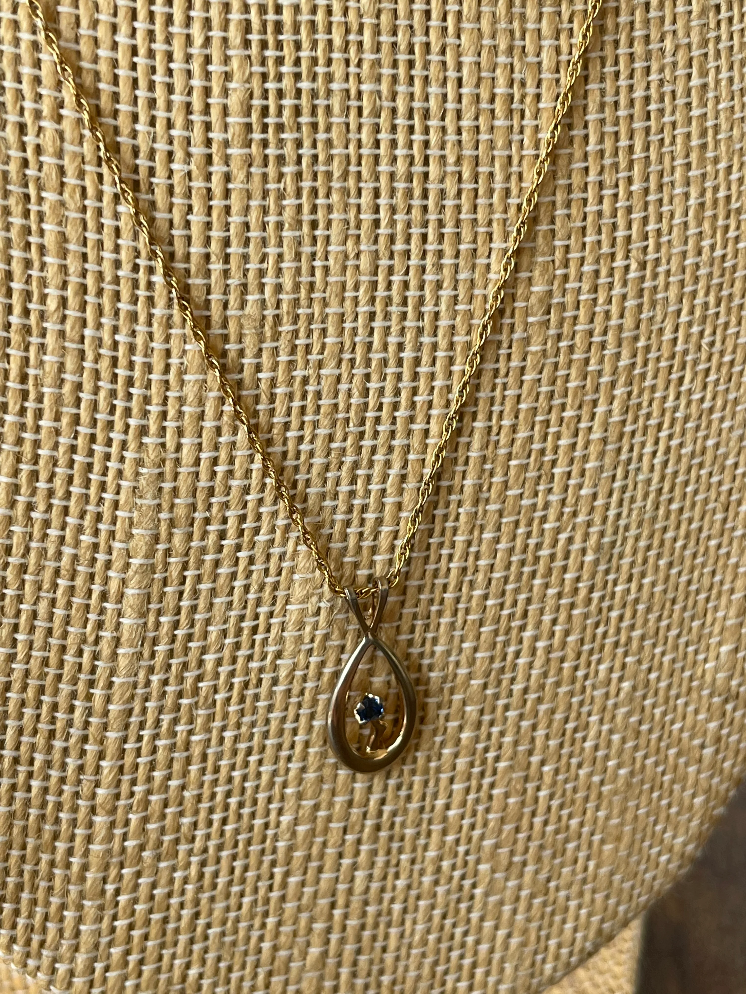 70s/80s 14k Gold Filled Necklace With Sapphire Pendant - Image 3