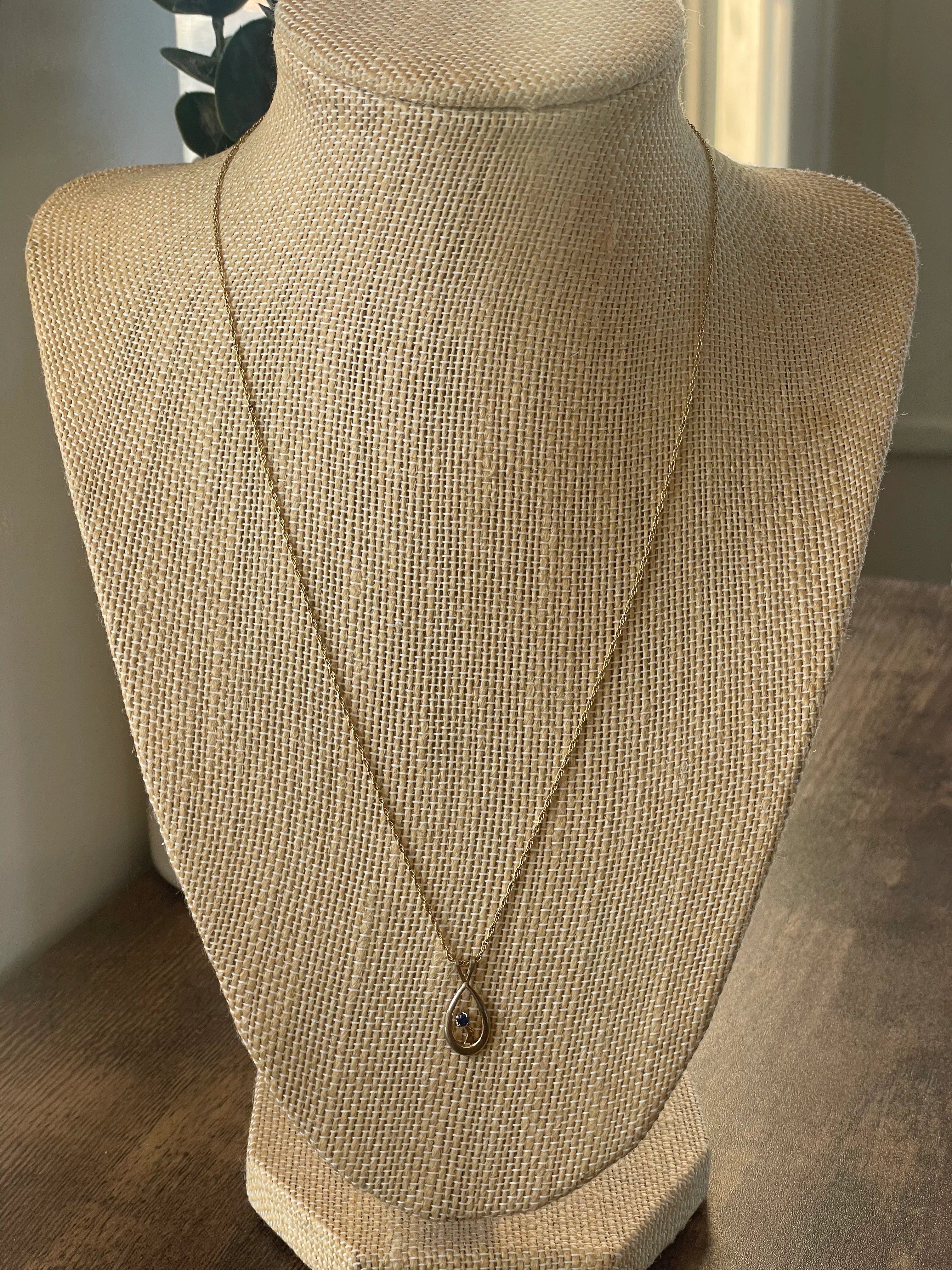 70s/80s 14k Gold Filled Necklace With Sapphire Pendant - Image 4
