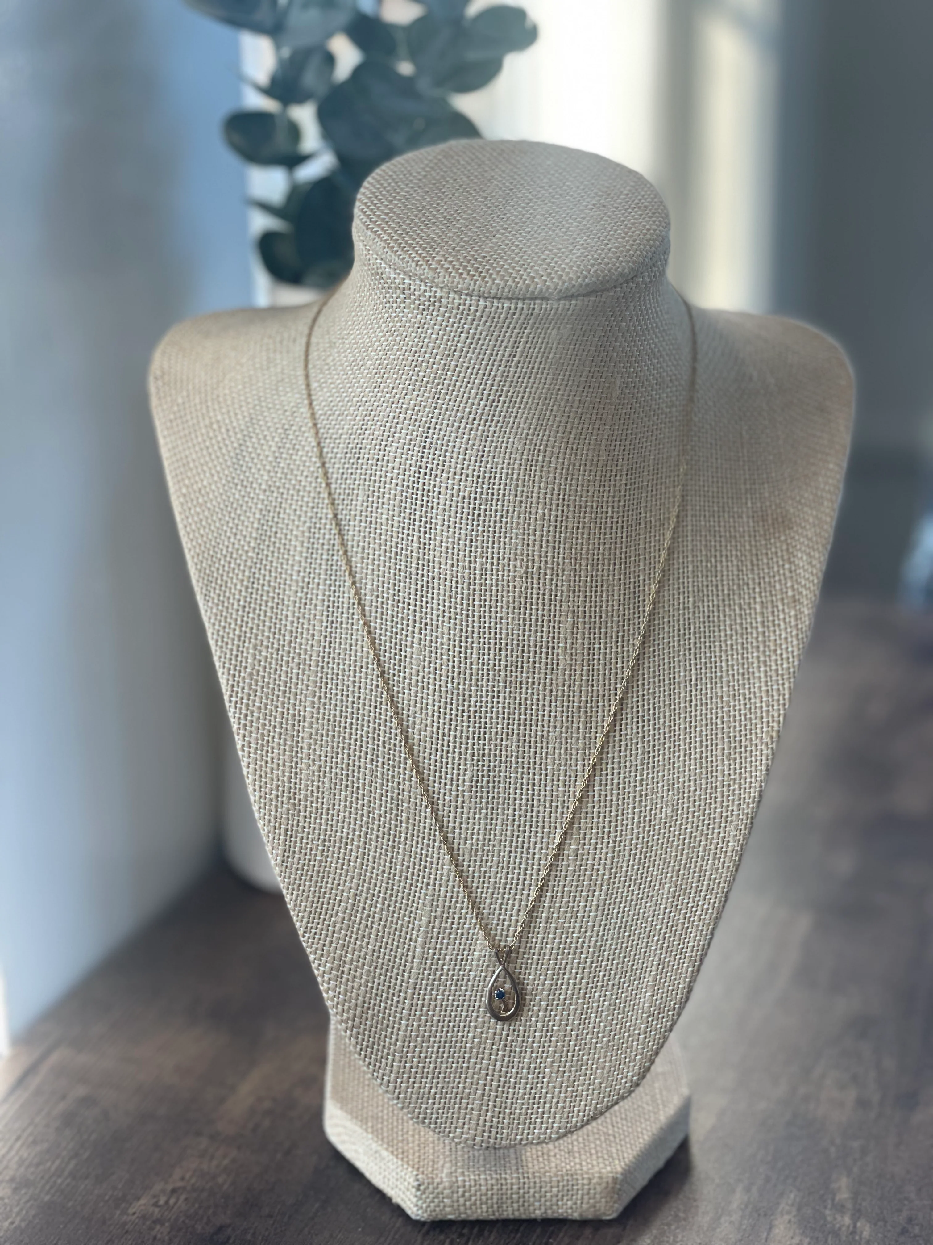 70s/80s 14k Gold Filled Necklace With Sapphire Pendant - Image 5