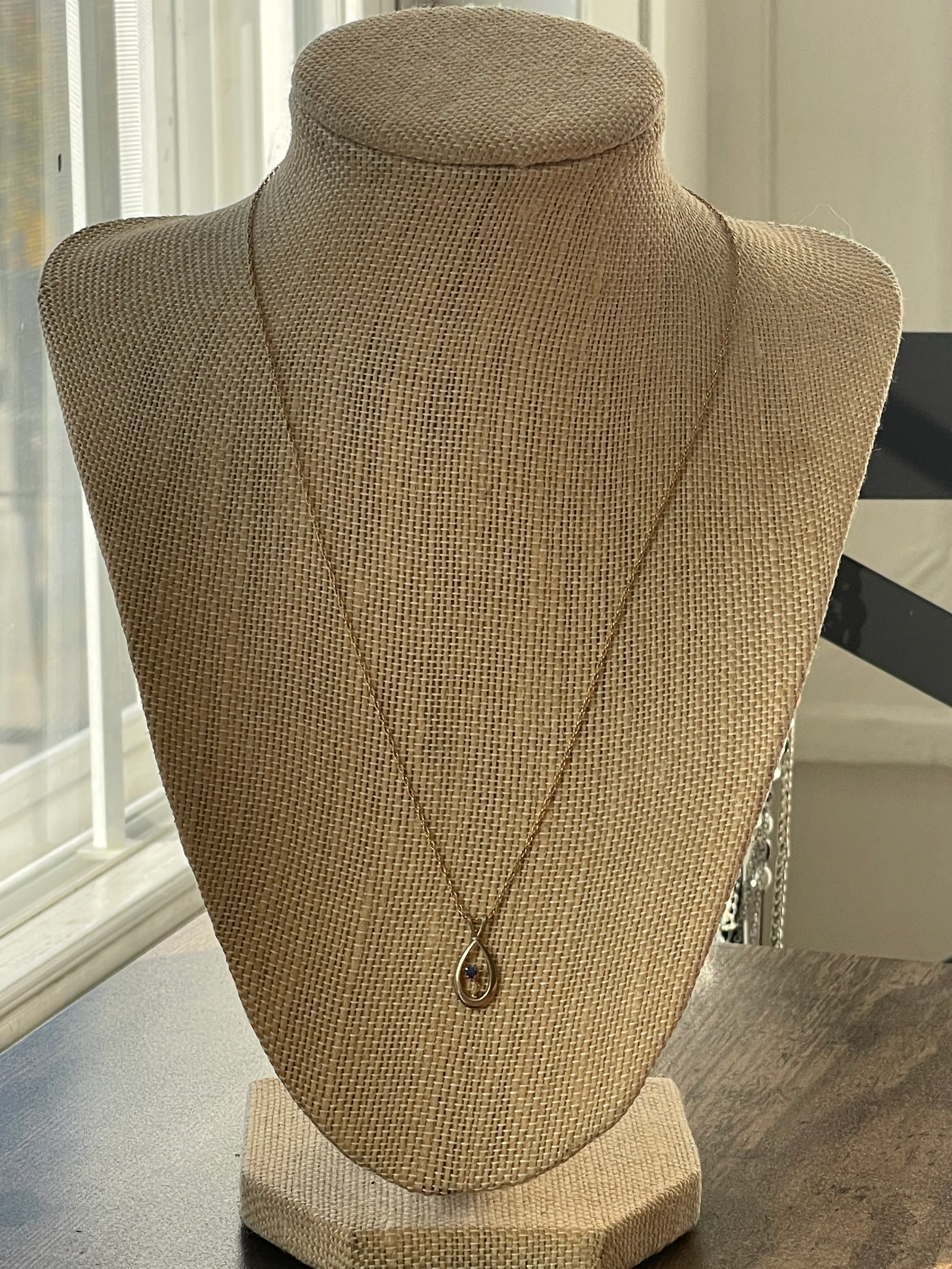 70s/80s 14k Gold Filled Necklace With Sapphire Pendant - Image 6