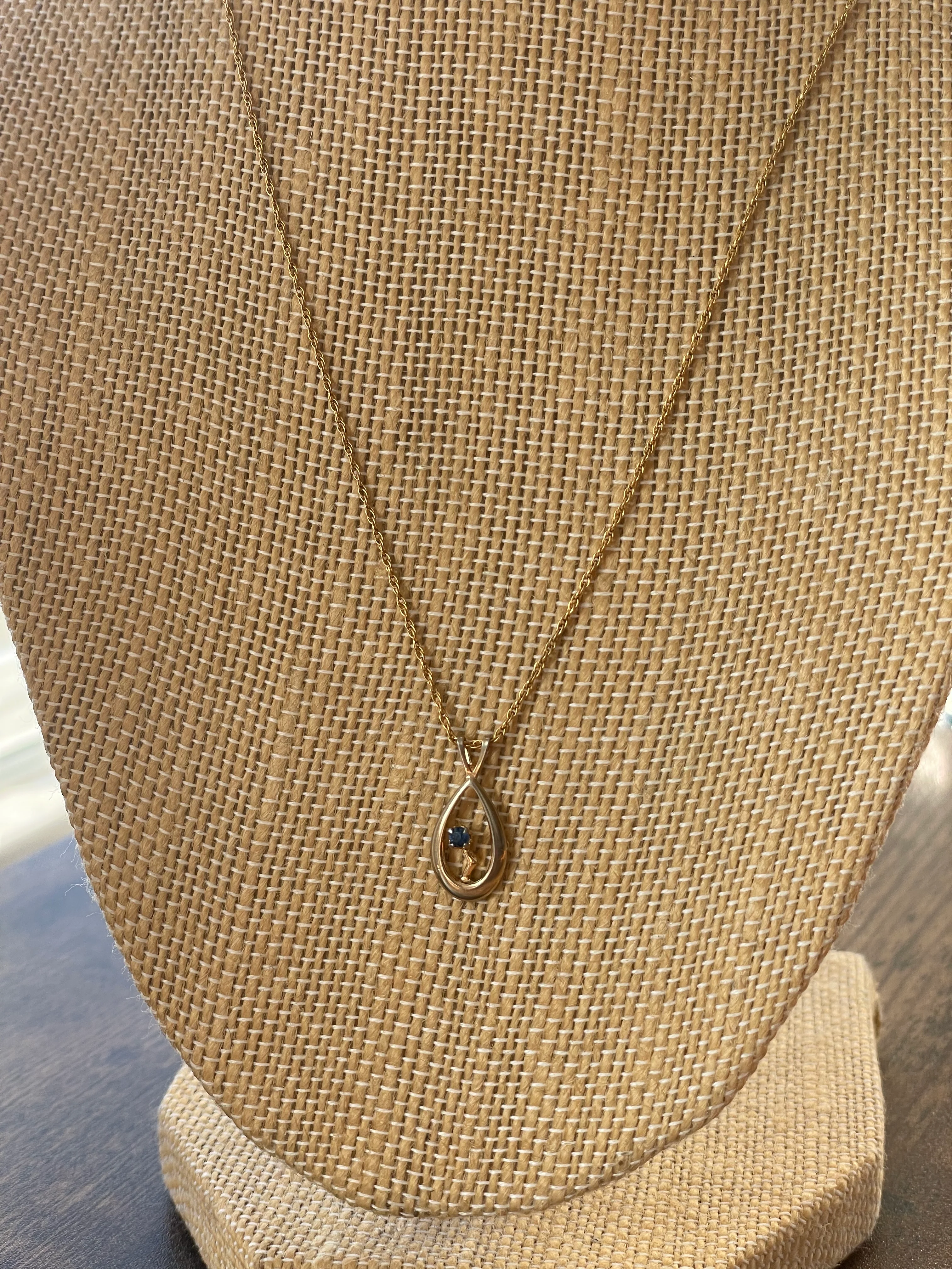 70s/80s 14k Gold Filled Necklace With Sapphire Pendant - Image 8
