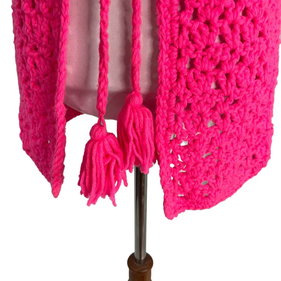70s/80s Barbie Core Hot Pink Crochet Sweater Vest - Image 6