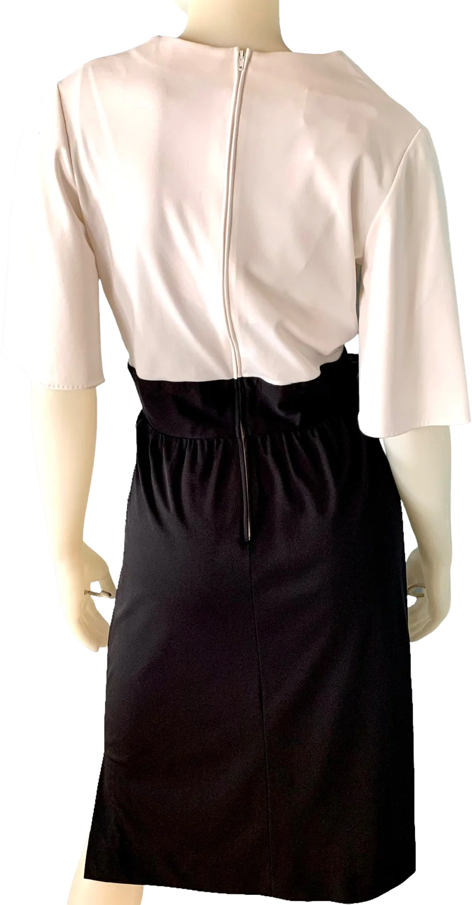 70s/80s Black And White Swirl Print V-neck Sheath Dress By Alfred Shaheen - Image 2